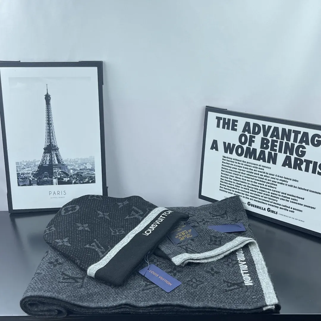 L家 【羊毛套装帽子-帽子➕围巾】经典套装帽子!成分:70%羊毛➕30%兔毛。