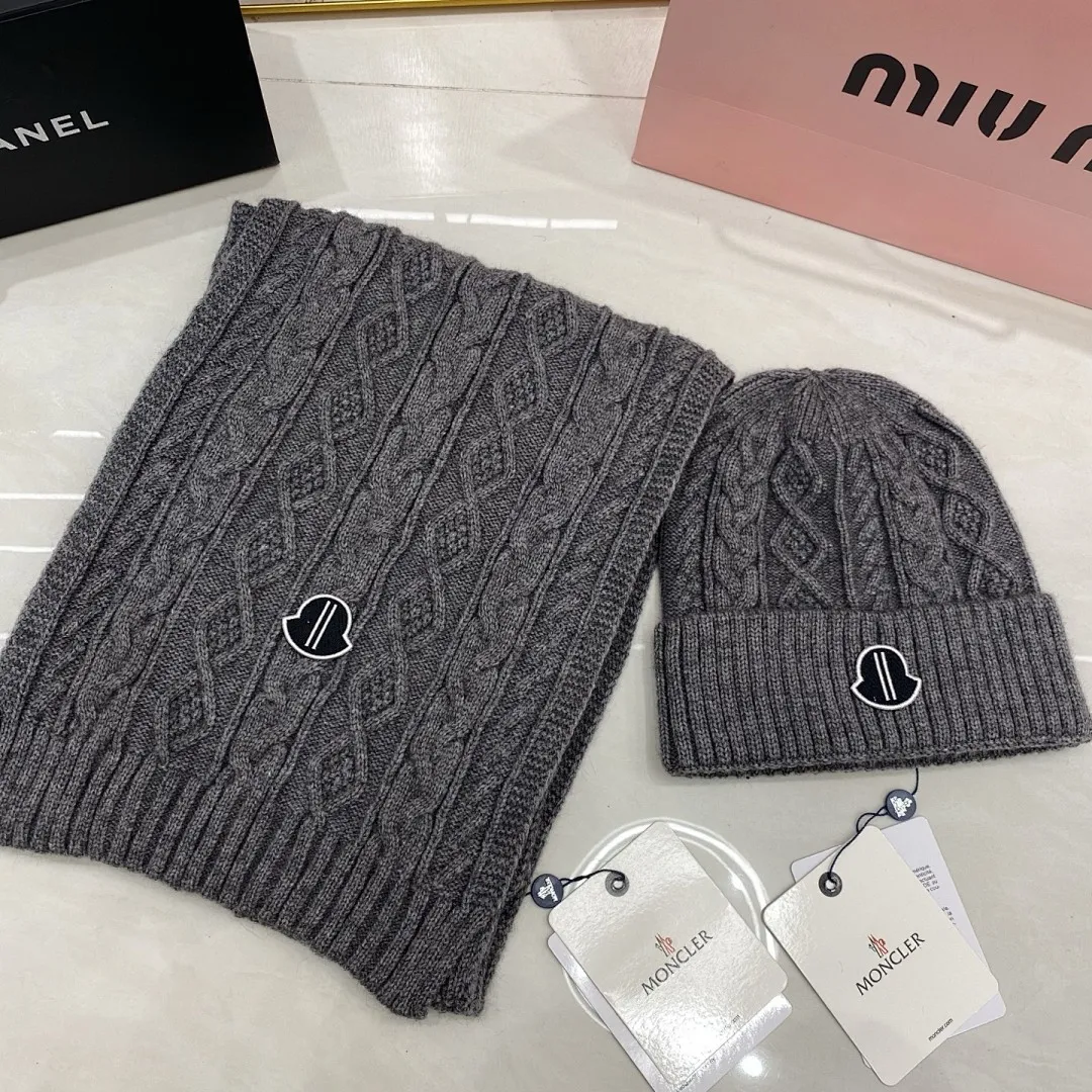Moncler羊绒套装:围巾🧣/羊绒针织帽