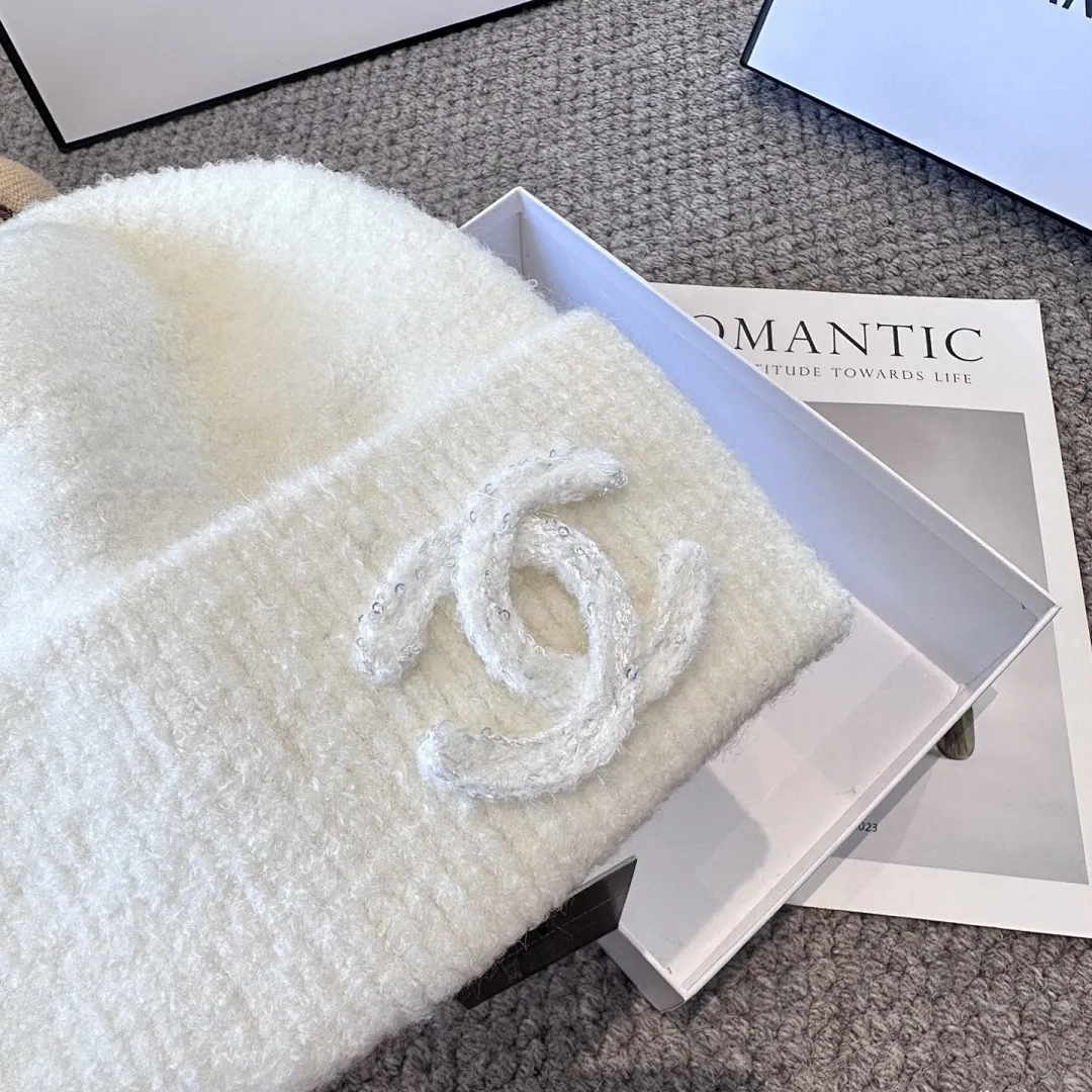 Chanel官网品质香奈儿秋冬网红时尚博主推荐款毛线帽,小红书爆款,手感超柔软舒适的针织线帽,弹性极佳!