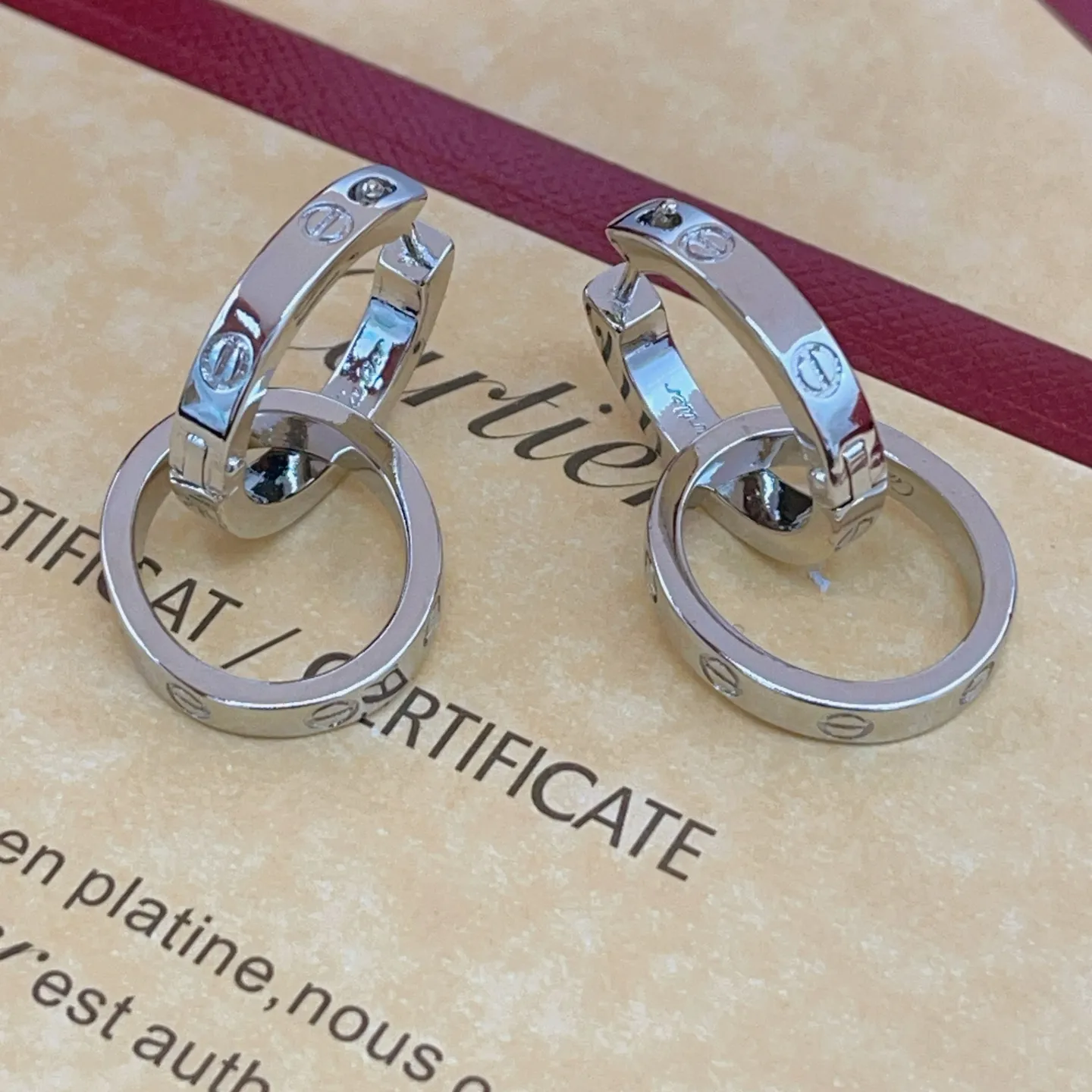 P50KE031 【Cartie*最新款🆕🆕卡地亚银色圆形双环扣耳环】一致ZP黄铜材质，非常的上镜‼️设计很特别值得入手🔥高级手工坊系列