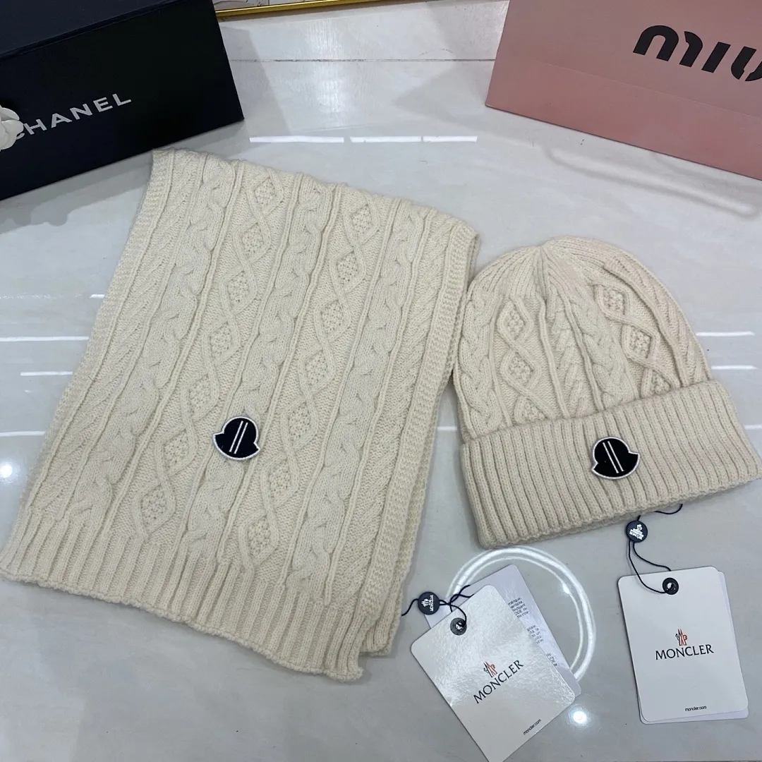Moncler羊绒套装:围巾🧣/羊绒针织帽