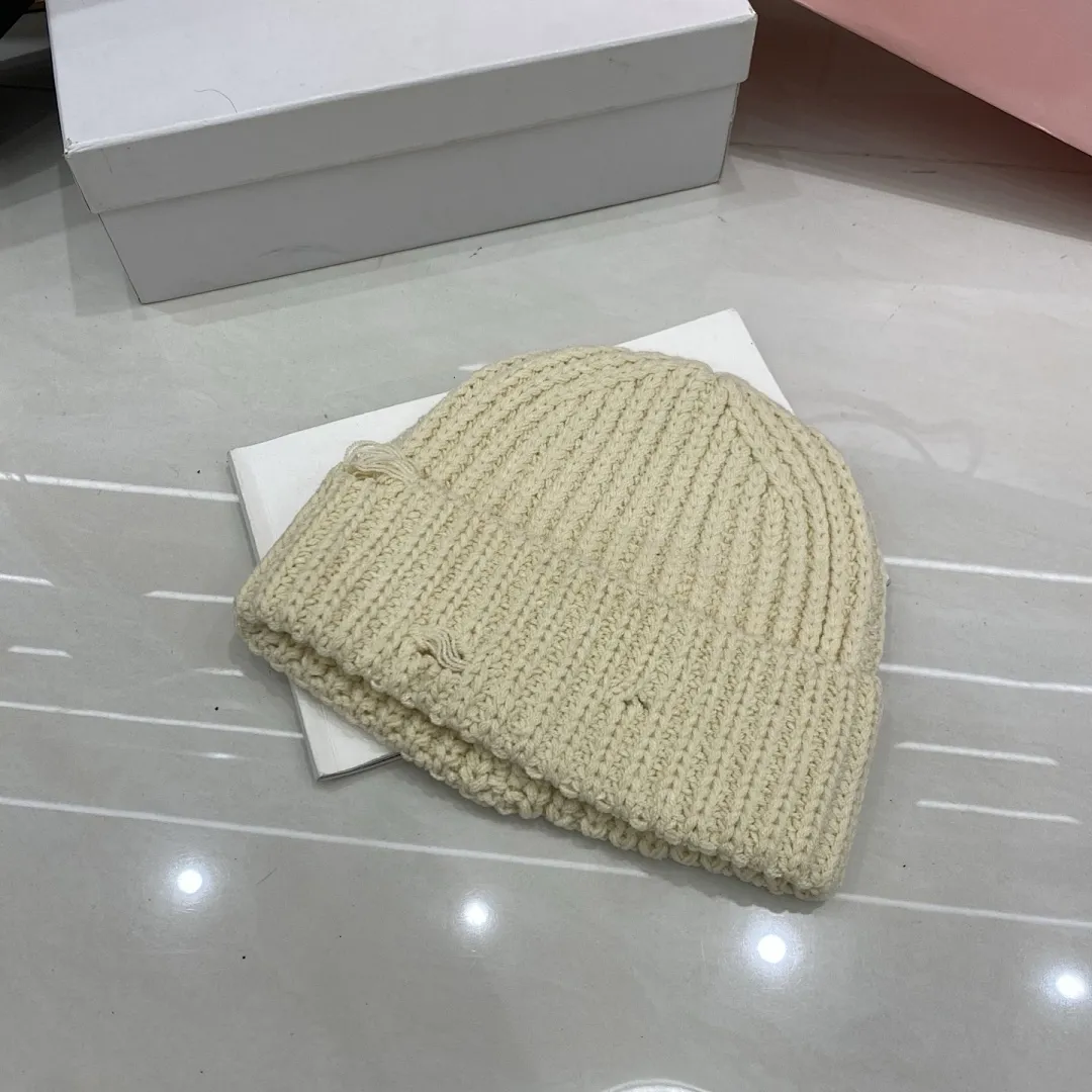 破洞针织帽 简单又不失个性感