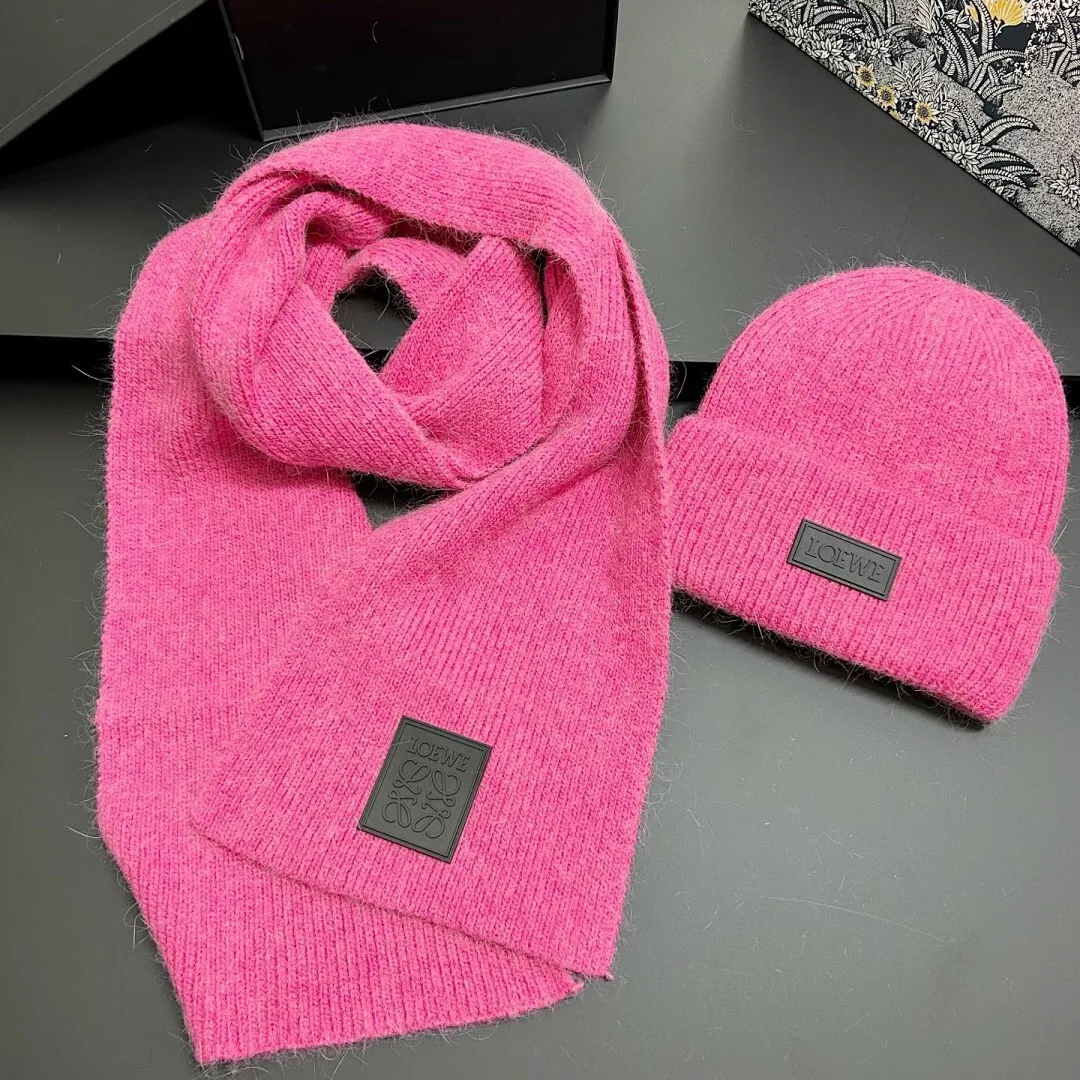 LOEWE 兔毛 冷帽+围巾套装❤️