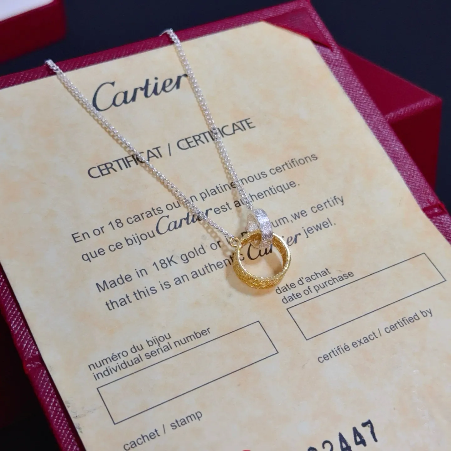 P85 卡地亚项链 高端定制版本 镶嵌钻工艺 V金材质 经典而时尚风格 用凌厉线条重构爱情美学！打破常规，镶嵌钻设计反而成就高级感天花板&mdash;&mdash;无需浮华堆砌，爱本应纯粹如初 卡地亚受众多明星网红的爱戴 豹子系列手镯 绝对是永恒经典 而且男女不限 年龄不限 ！戴上它你就是焦点！