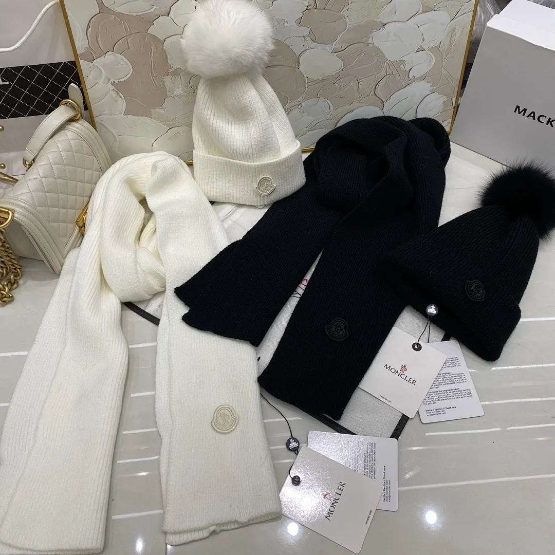Mmoncler 两件套 羊绒针织帽搭配狐狸毛球+围巾🧣