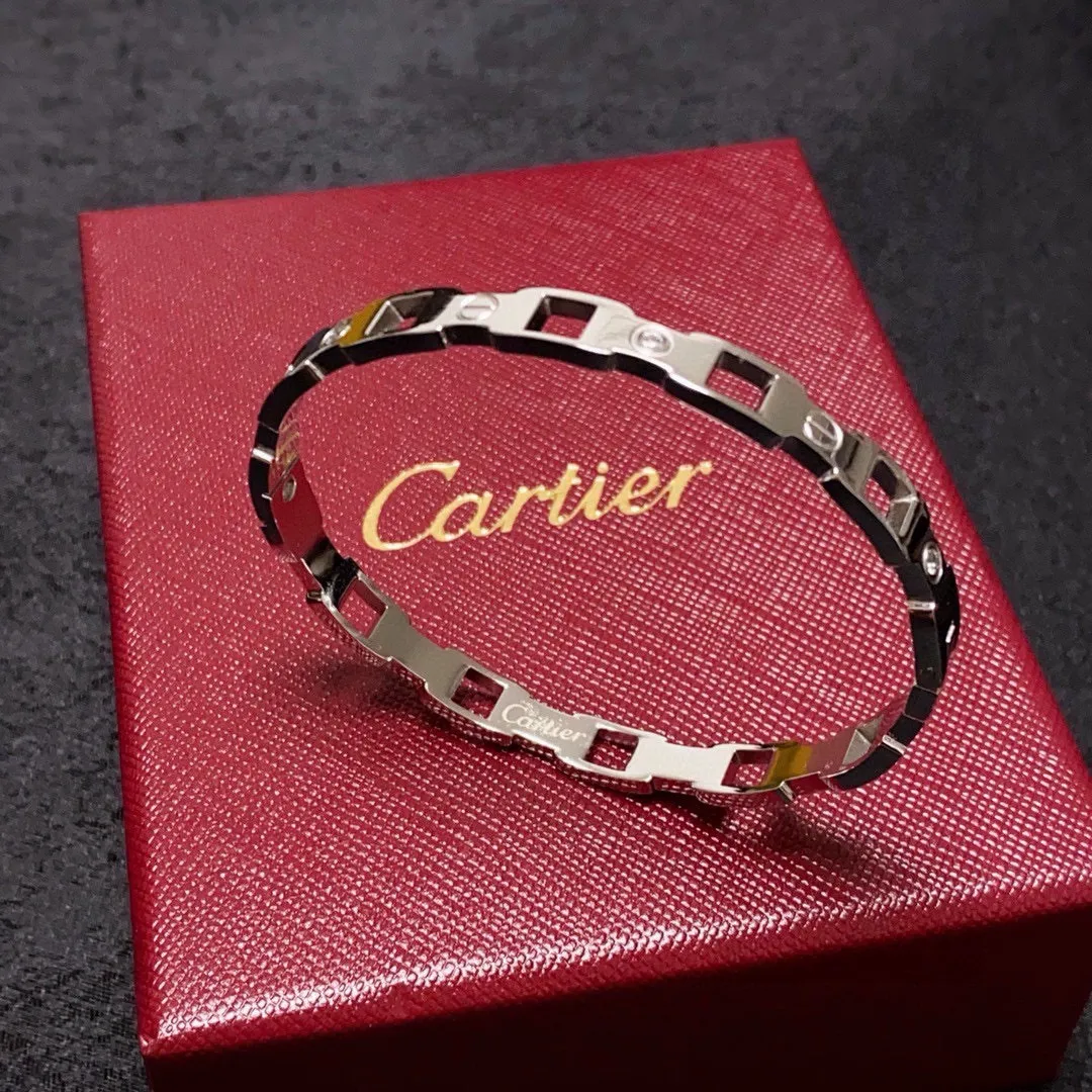 ¥50 👑Cartier 卡地亚官网最新发布 👉🏻火爆窄版细款手镯💥进口精工保色18k💯高端定制👈🏻🙈🙈🙈顶级工艺 专柜logo刻字清晰 360度无死角!😘全新的窄版设计 更显精致~如此美物 你必须拥有💋超级显白👍