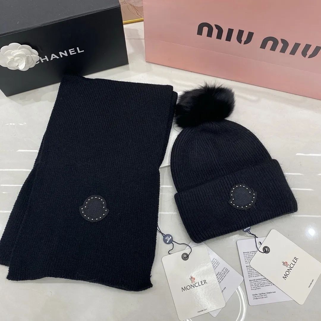 Moncler 套装:羊绒围巾🧣/兔毛针织帽+狐狸毛球