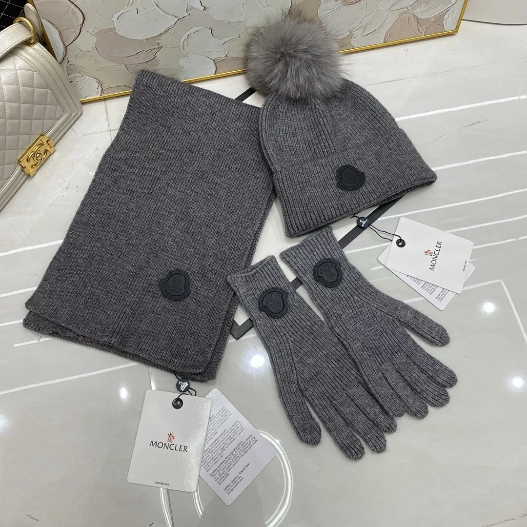 Moncler 三件套 羊绒针织帽（狐狸毛球）+围巾🧣+手套🧤