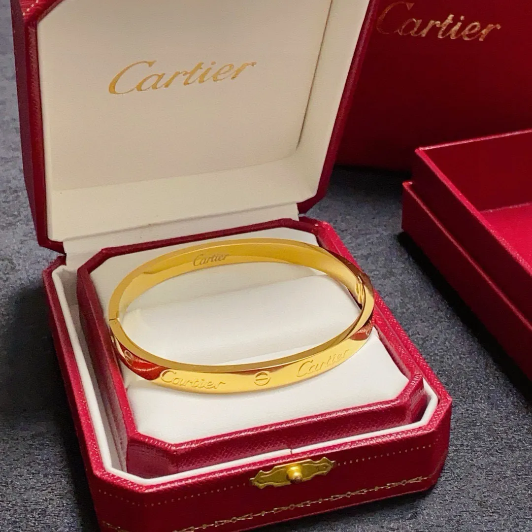 &yen;50 👑Cartier 卡地亚官网最新发布 👉🏻火爆窄版细款中号手镯💥进口精工保色18k💯高端定制👈🏻🙈🙈🙈顶级工艺 专柜logo刻字清晰 360度无死角！😘全新的窄版设计 更显精致～如此美物 你必须拥有💋超级显白👍