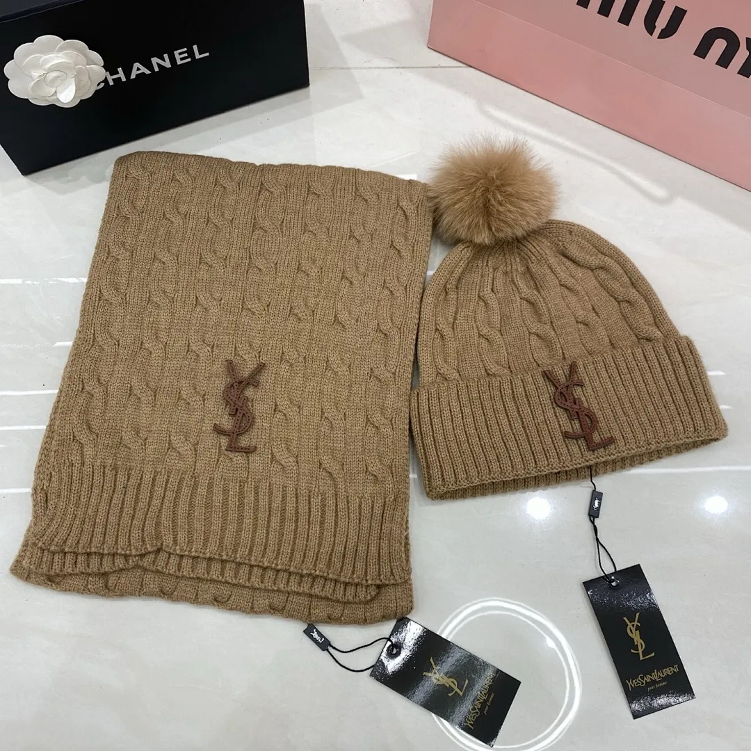 YSL 羊绒套装:围巾🧣/羊绒针织帽+狐狸毛球