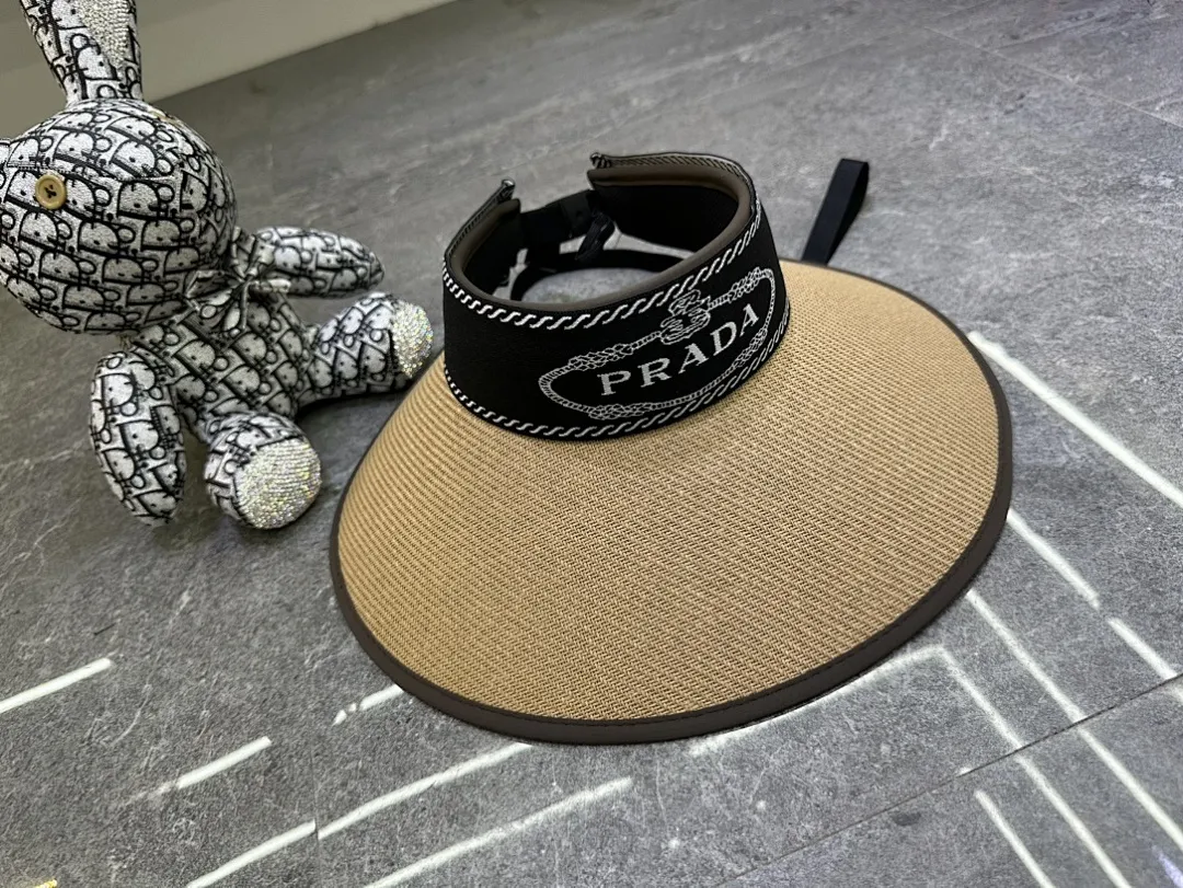 普拉达超大檐空顶帽