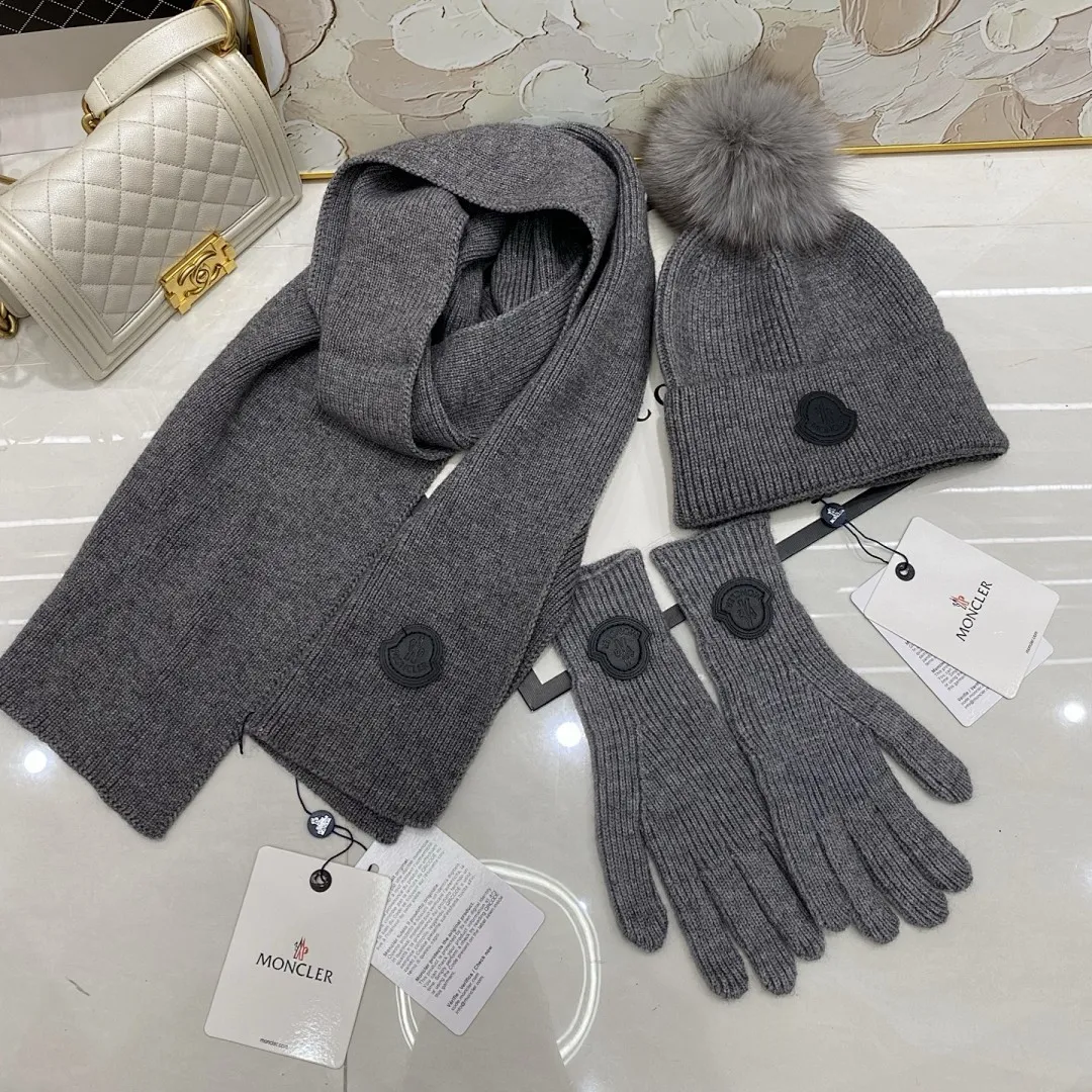 Moncler 三件套 羊绒针织帽（狐狸毛球）+围巾🧣+手套🧤