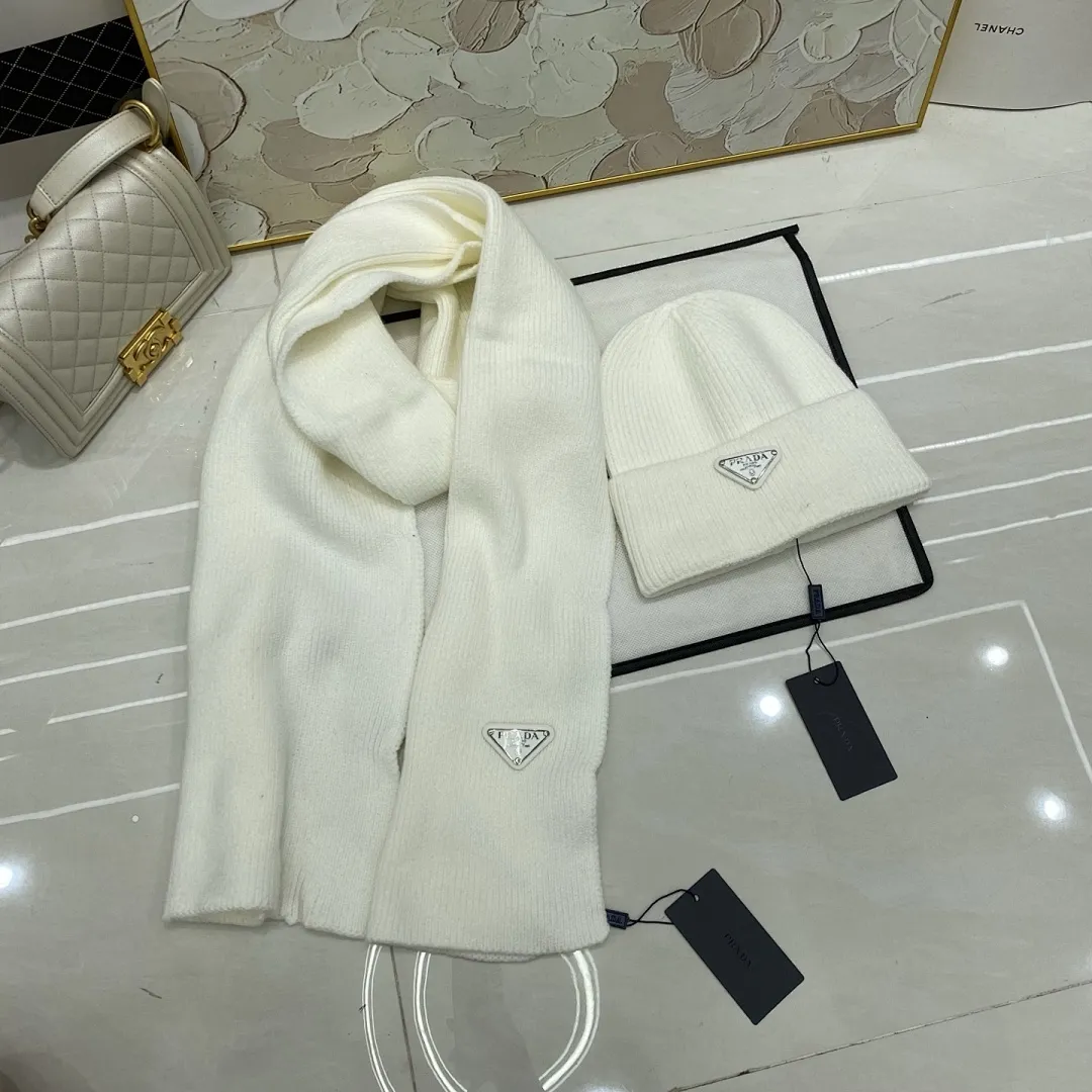 Prada 羊绒针织帽+围巾🧣