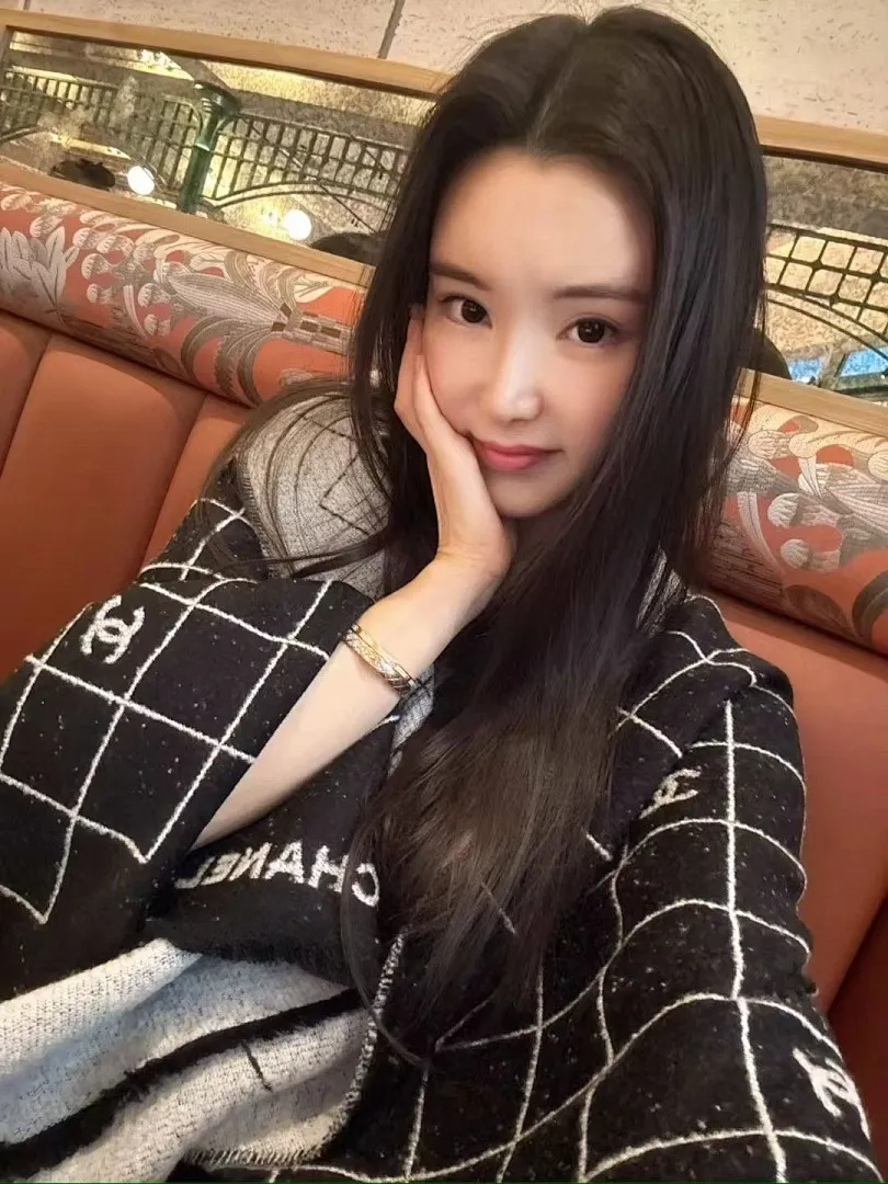 小香披巾 190 X68 350 g 材料：麻纤