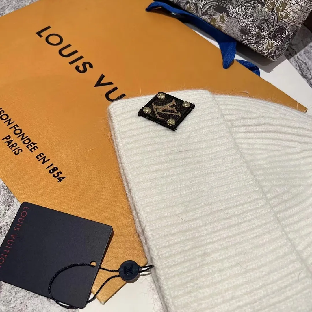 Lv 兔毛针织帽