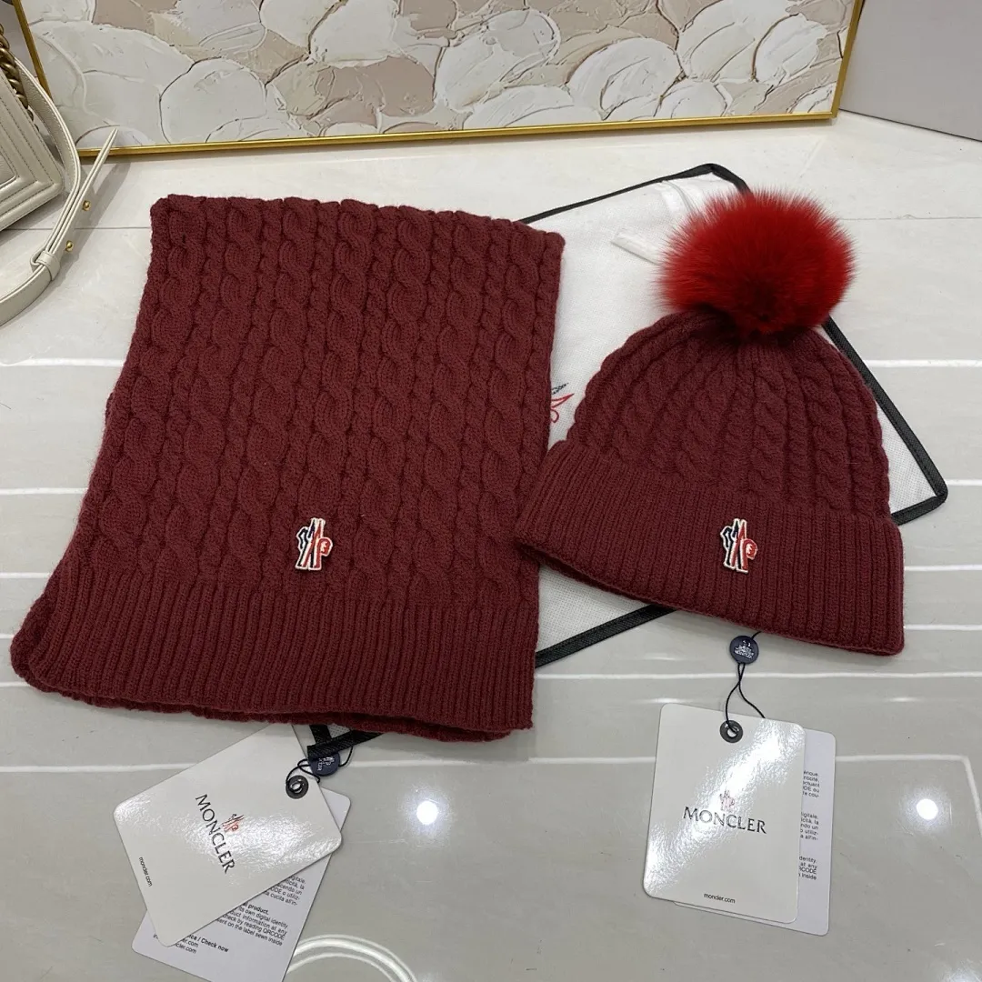 Moncler 两件套 羊绒针织帽搭配狐狸毛球+围巾🧣