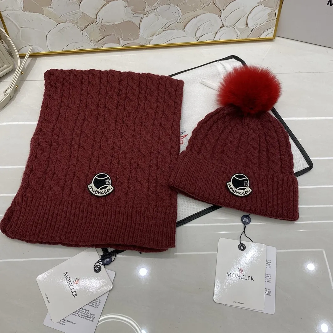 Moncler 两件套 羊绒针织帽搭配狐狸毛球+围巾🧣