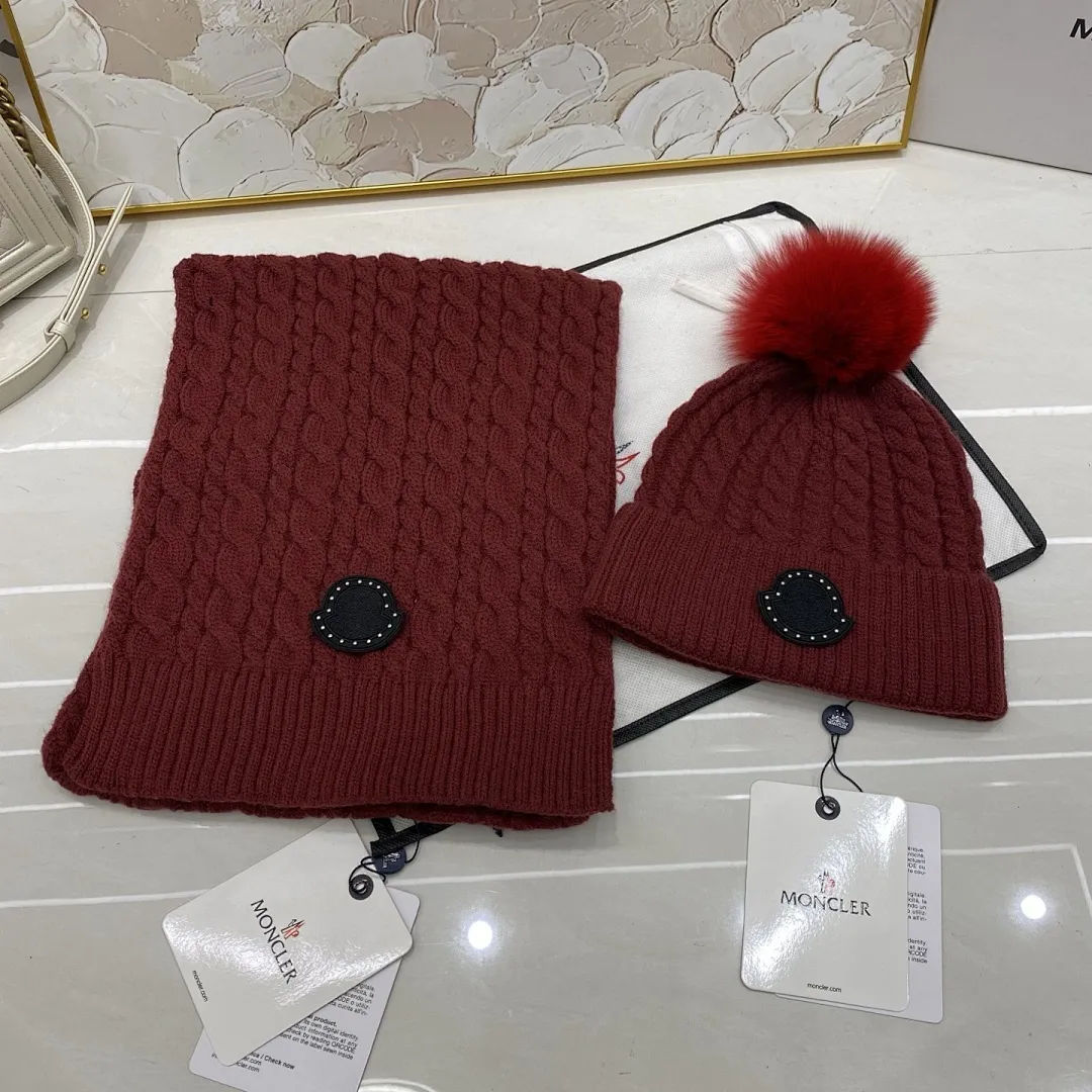 Moncler 两件套 羊绒针织帽搭配狐狸毛球+围巾🧣
