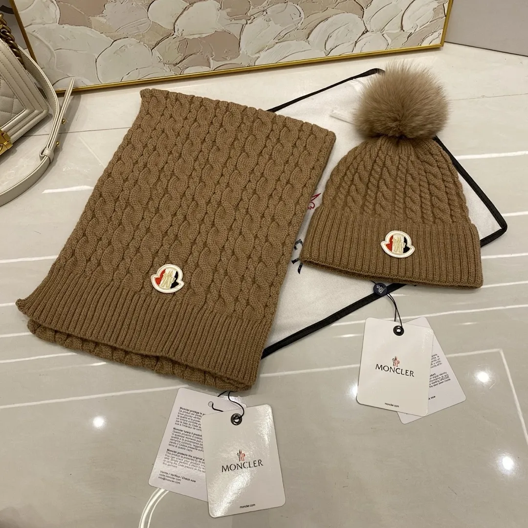 Moncler 两件套 羊绒针织帽搭配狐狸毛球+围巾🧣