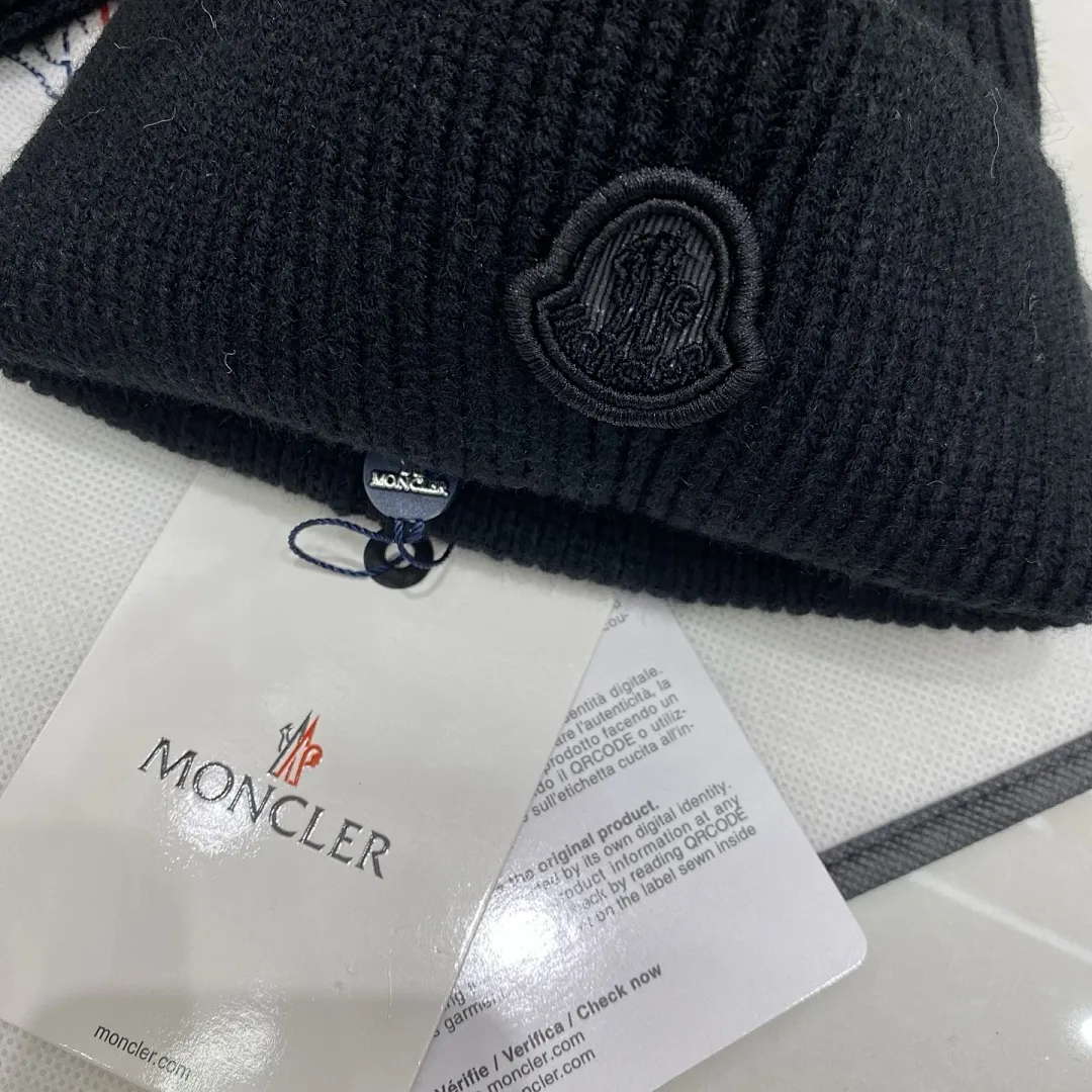 Mmoncler 两件套 羊绒针织帽搭配狐狸毛球+围巾🧣