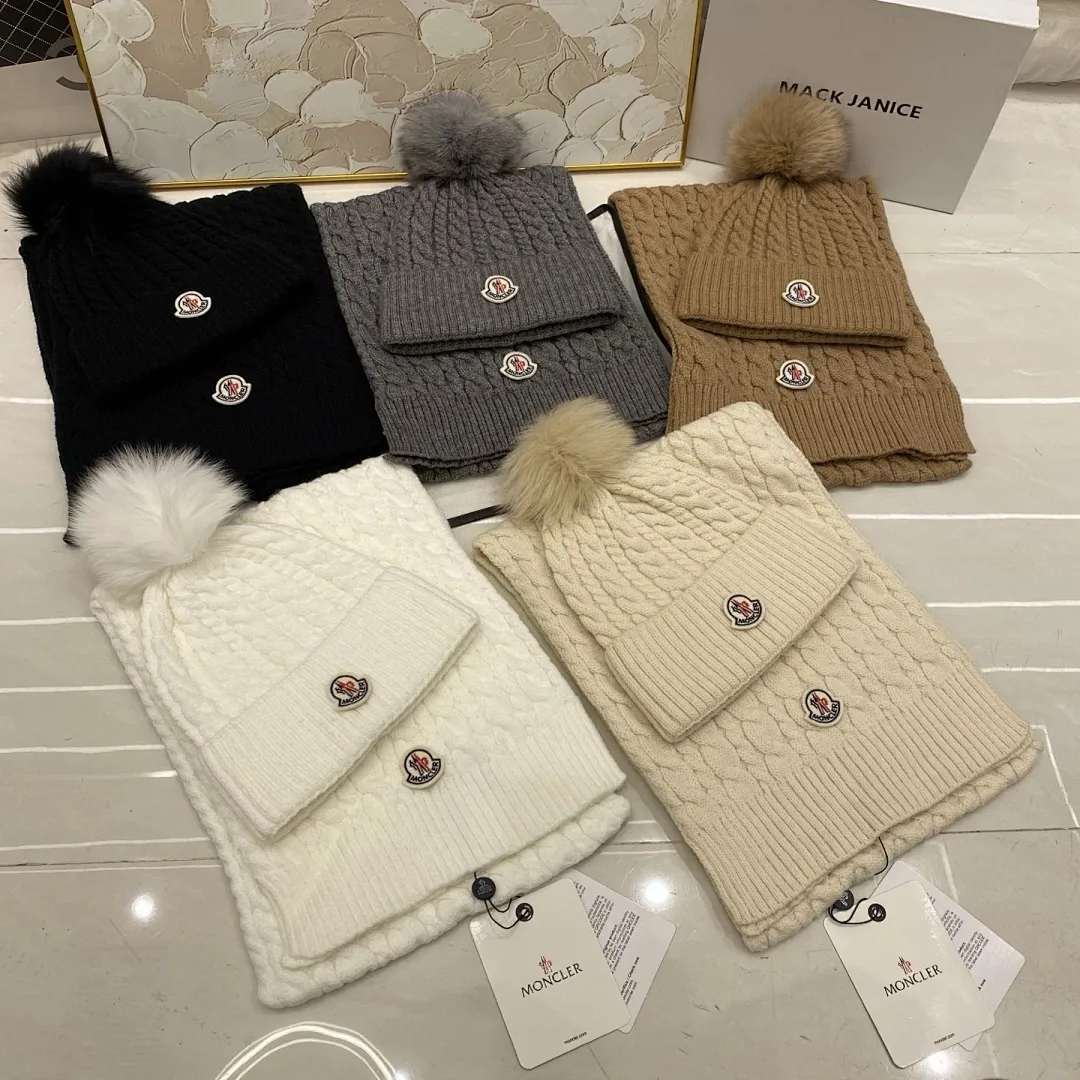 Moncler 两件套 羊绒针织帽搭配狐狸毛球+围巾🧣
