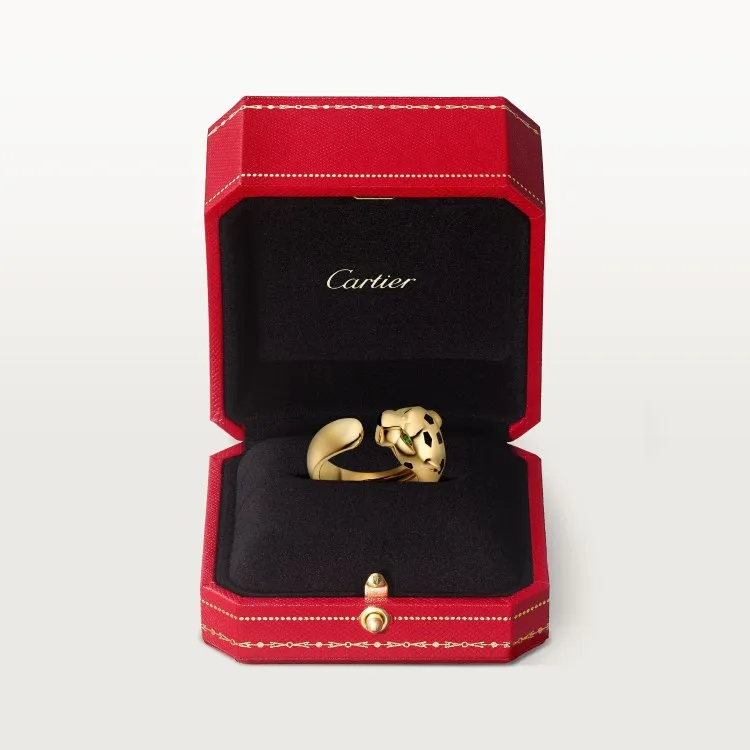 P45Cartier 卡地亚豹子戒指 斑点猎豹戒指 出货 经典贵族范儿、奢华满钻抚媚豹子设计 亚金材质电镀18k金!搭配祖母绿豹眼 使豹子神态更加动人👏霸气满钻豹身女神必备 戒指均码2281258935