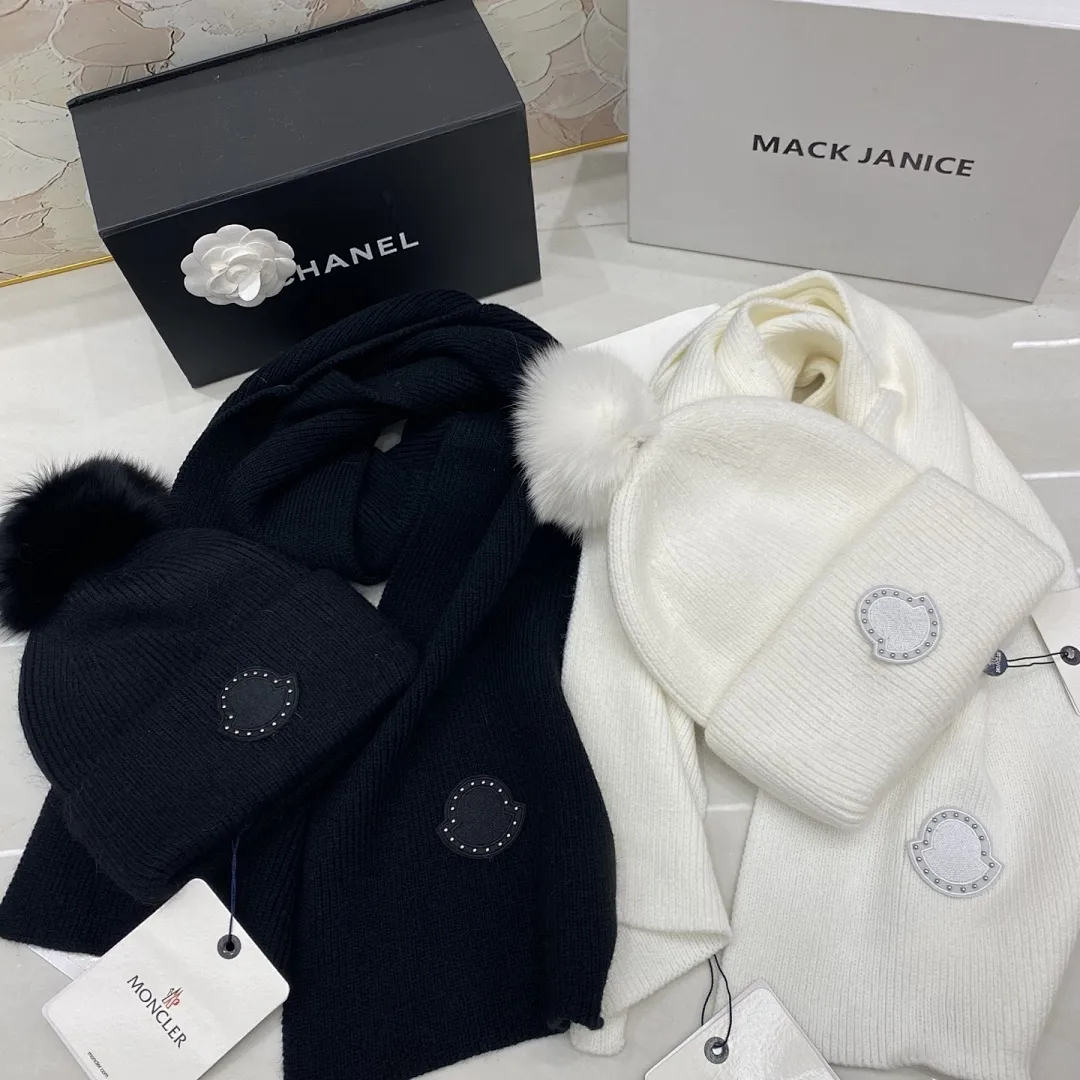 Moncler 套装:羊绒围巾🧣/兔毛针织帽+狐狸毛球