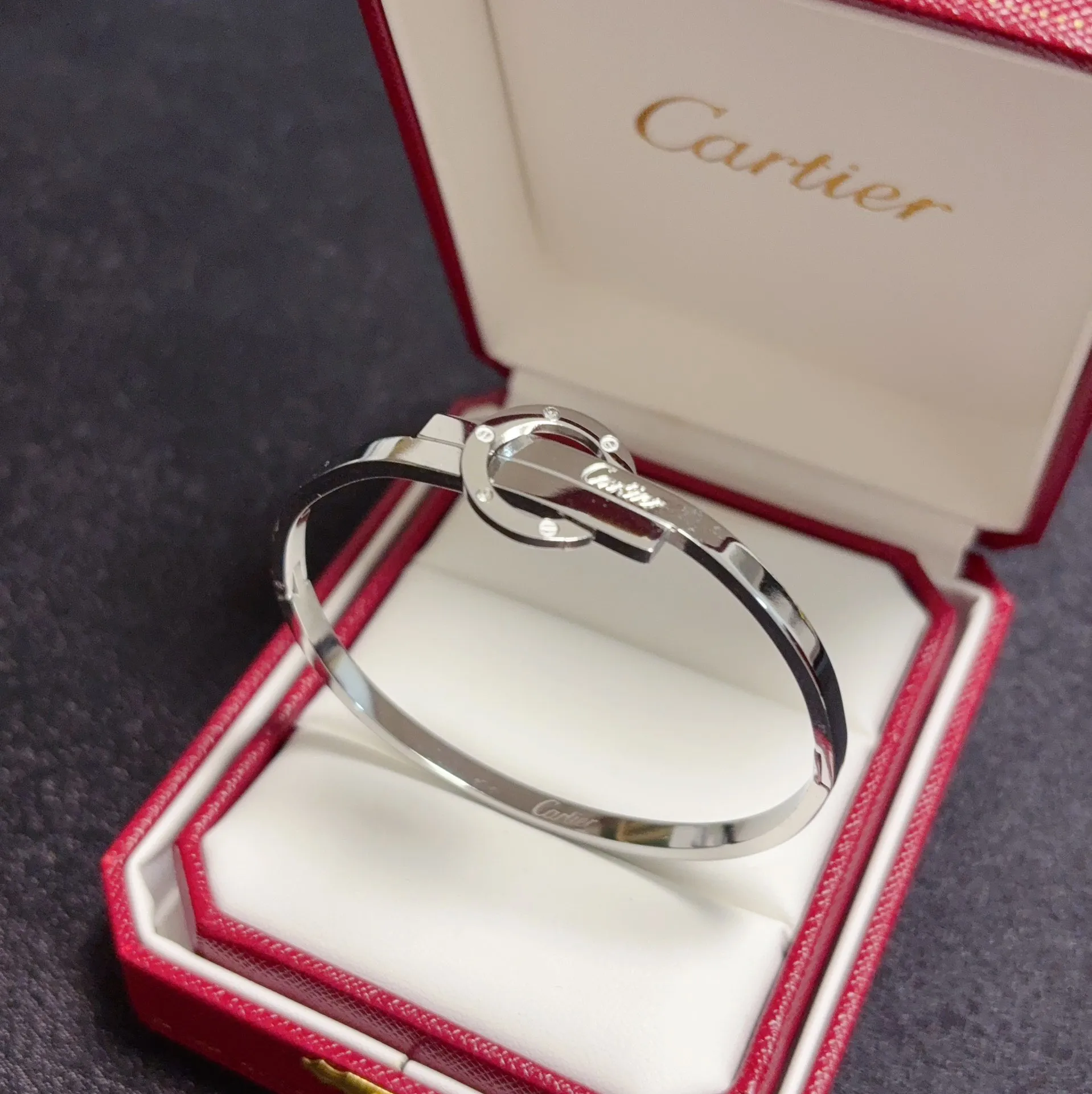 &yen;50 👑Cartier 卡地亚官网最新发布 👉🏻火爆窄版细款中号手镯💥进口精工保色18k💯高端定制👈🏻🙈🙈🙈顶级工艺 专柜logo刻字清晰 360度无死角！😘全新的窄版设计 更显精致～如此美物 你必须拥有💋超级显白👍
