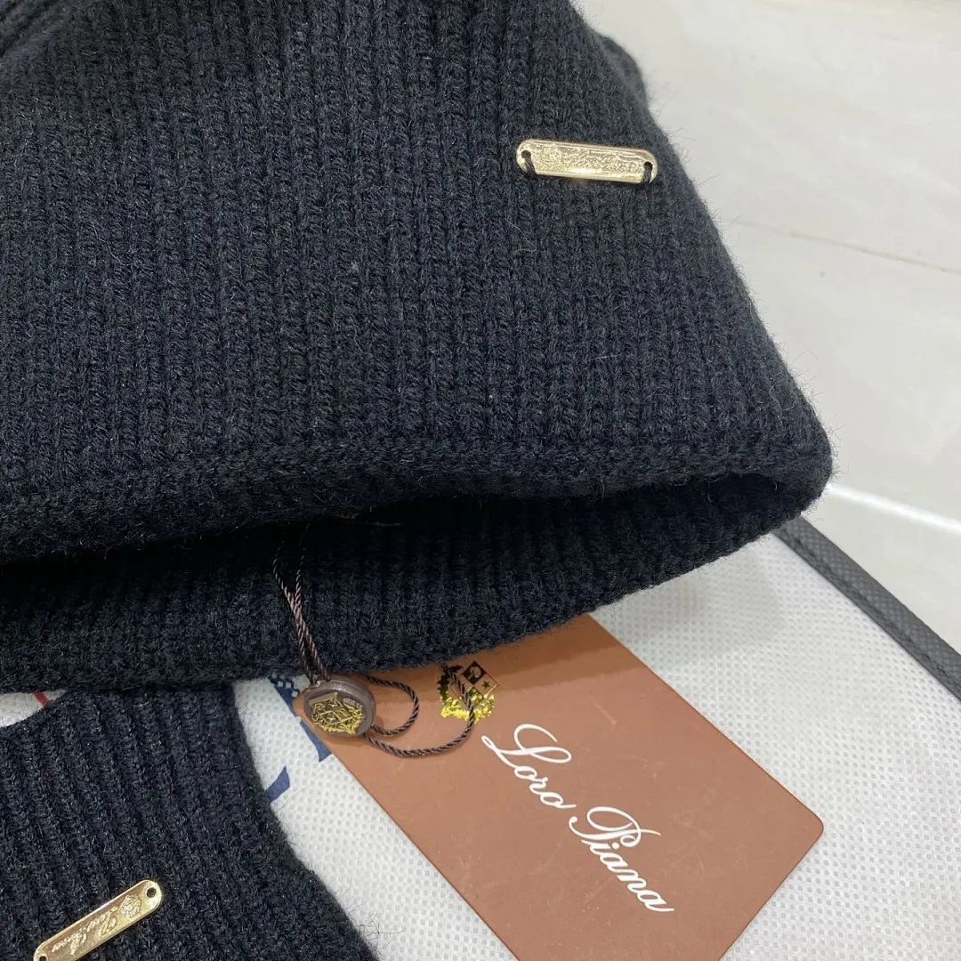 LP 三件套 羊绒针织帽（狐狸毛球）+围巾🧣+手套🧤 详情