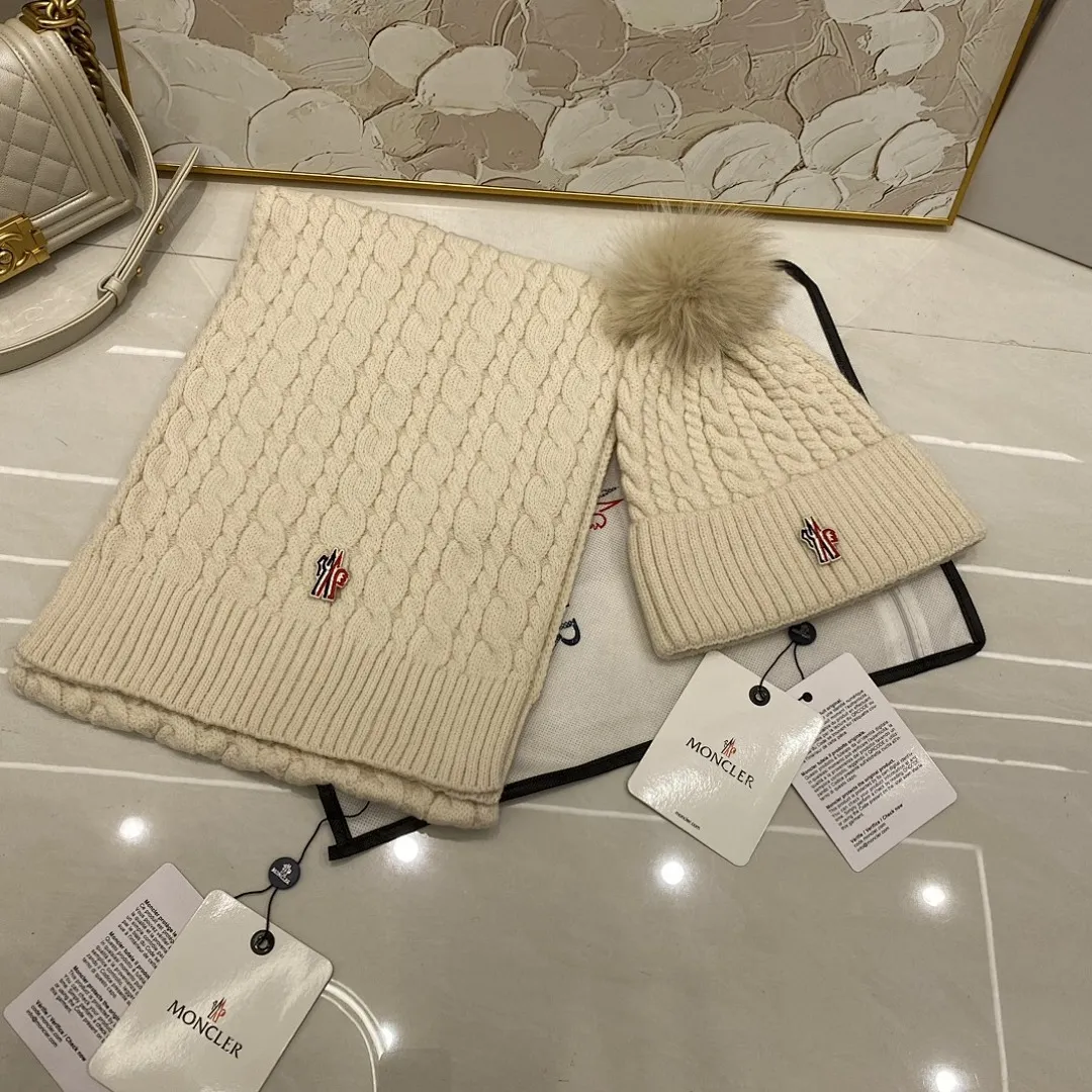 Moncler蒙口 麻花羊绒针织帽(狐狸毛球)+围巾🧣