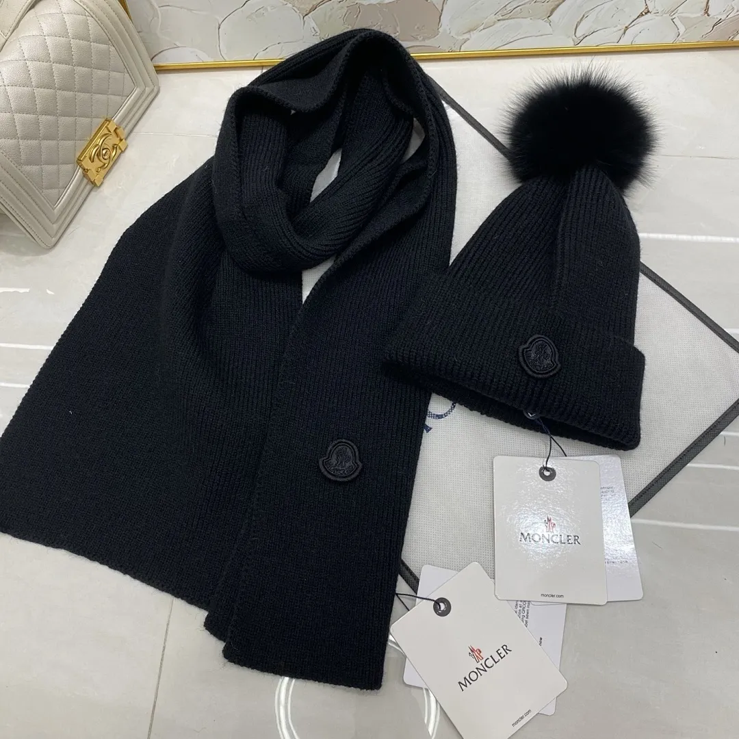 Moncler蒙口 羊绒针织帽(狐狸毛球)+围巾🧣
