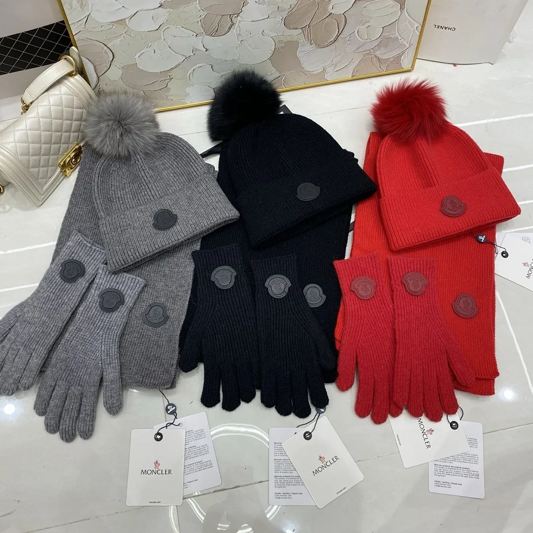 Moncler 三件套 羊绒针织帽（狐狸毛球）+围巾🧣+手套🧤