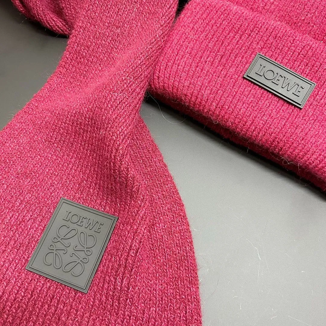 LOEWE 兔毛 冷帽+围巾套装❤️