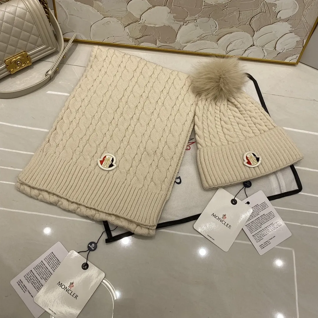 Moncler蒙口 麻花羊绒针织帽(狐狸毛球)+围巾🧣