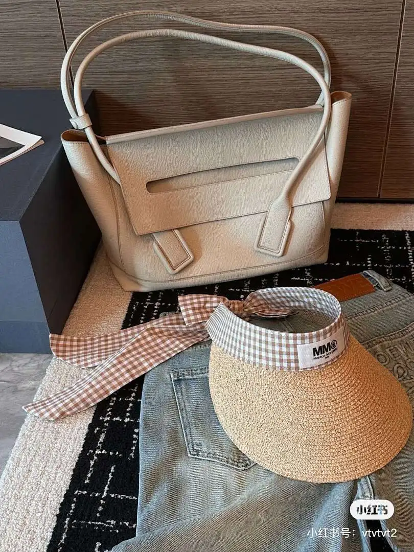 马吉拉新款拉菲草空顶