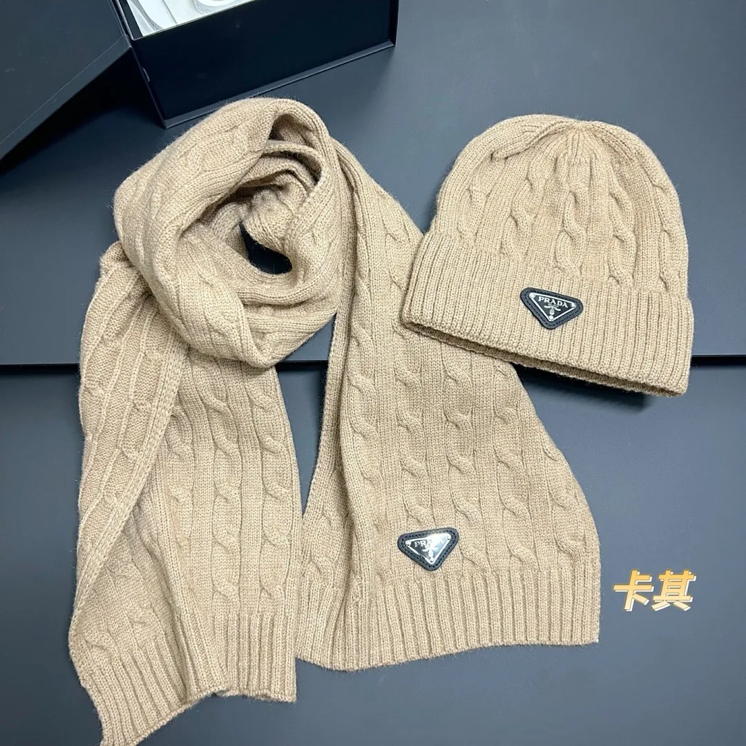 PRADA o围巾+帽子套装