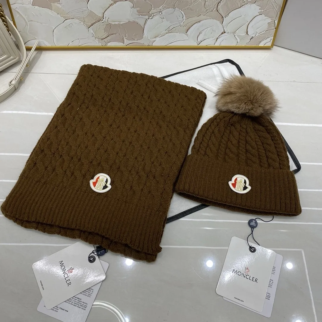 Moncler 两件套 羊绒针织帽搭配狐狸毛球+围巾🧣