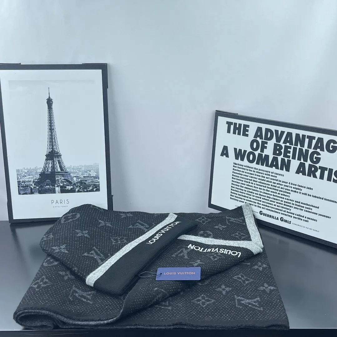 L家 【羊毛套装帽子-帽子➕围巾】经典套装帽子！成分：70%羊毛➕30%兔毛。