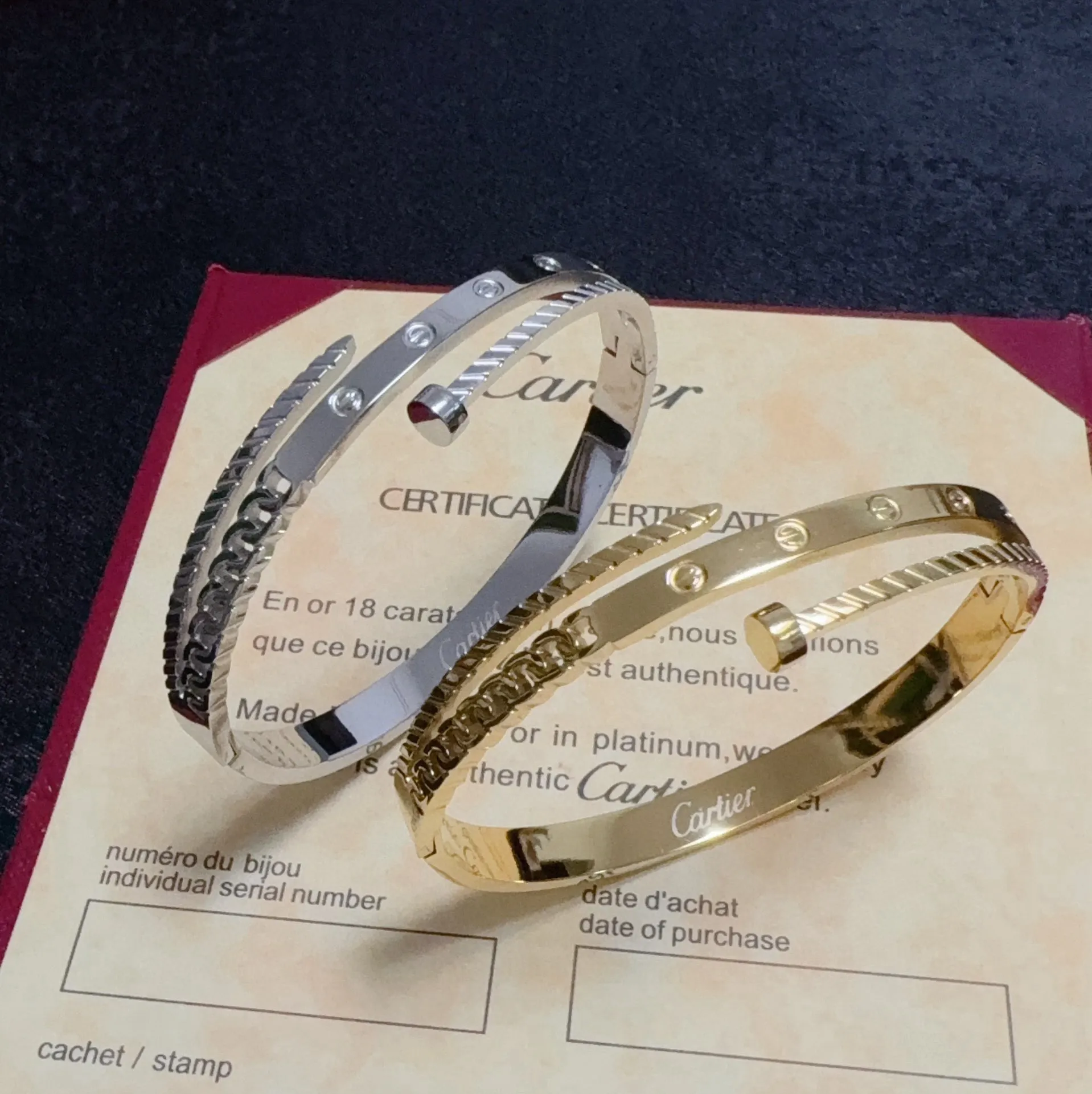 &yen;50 👑Cartier 卡地亚官网最新发布 👉🏻火爆钉子手镯💥进口精工保色18k💯高端定制👈🏻🙈🙈🙈顶级工艺 专柜logo刻字清晰 360度无死角！😘全新的窄版设计 更显精致～如此美物 你必须拥有💋超级显白👍