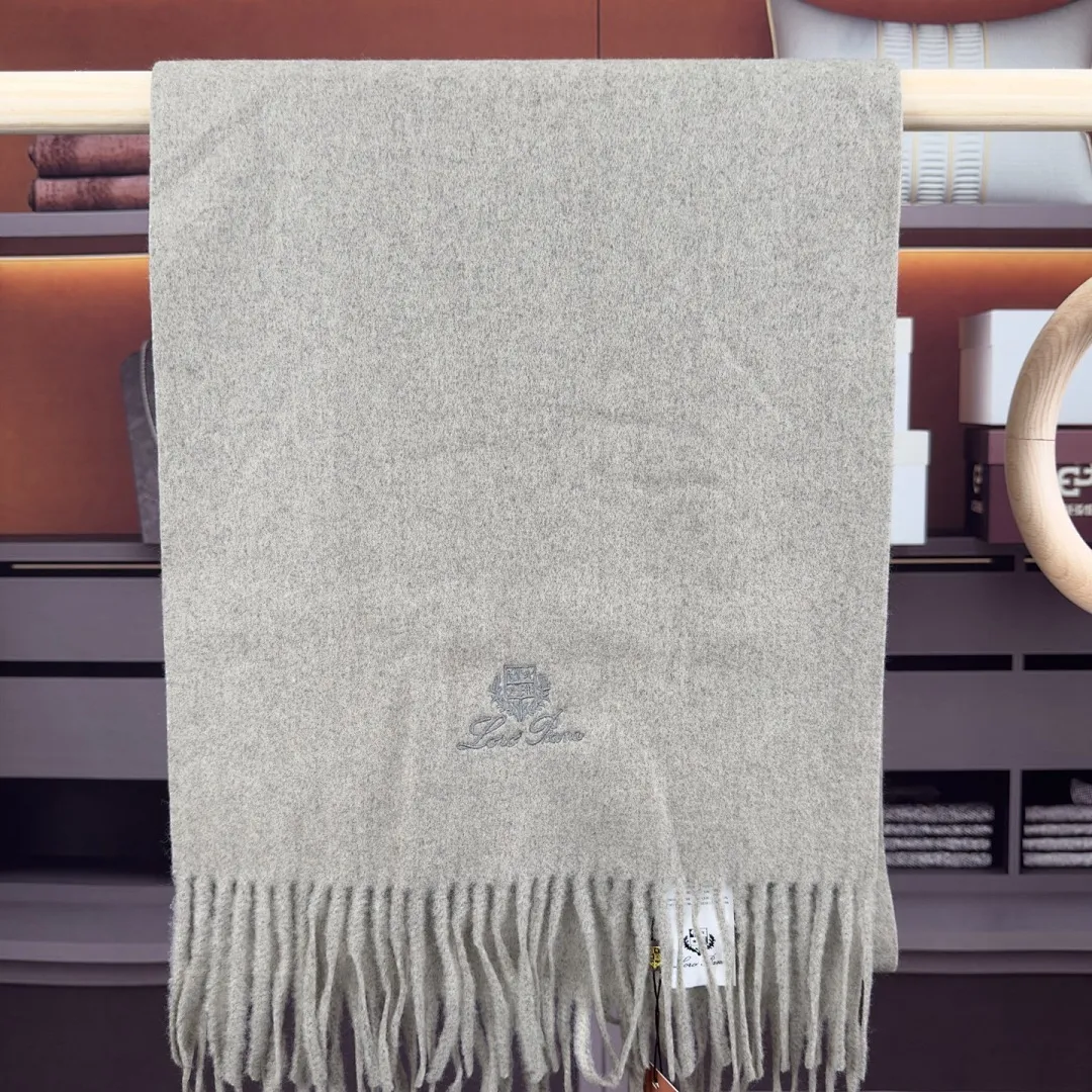 LP (Loro Piana)单条围巾 羊毛30%160克 尺寸33x180