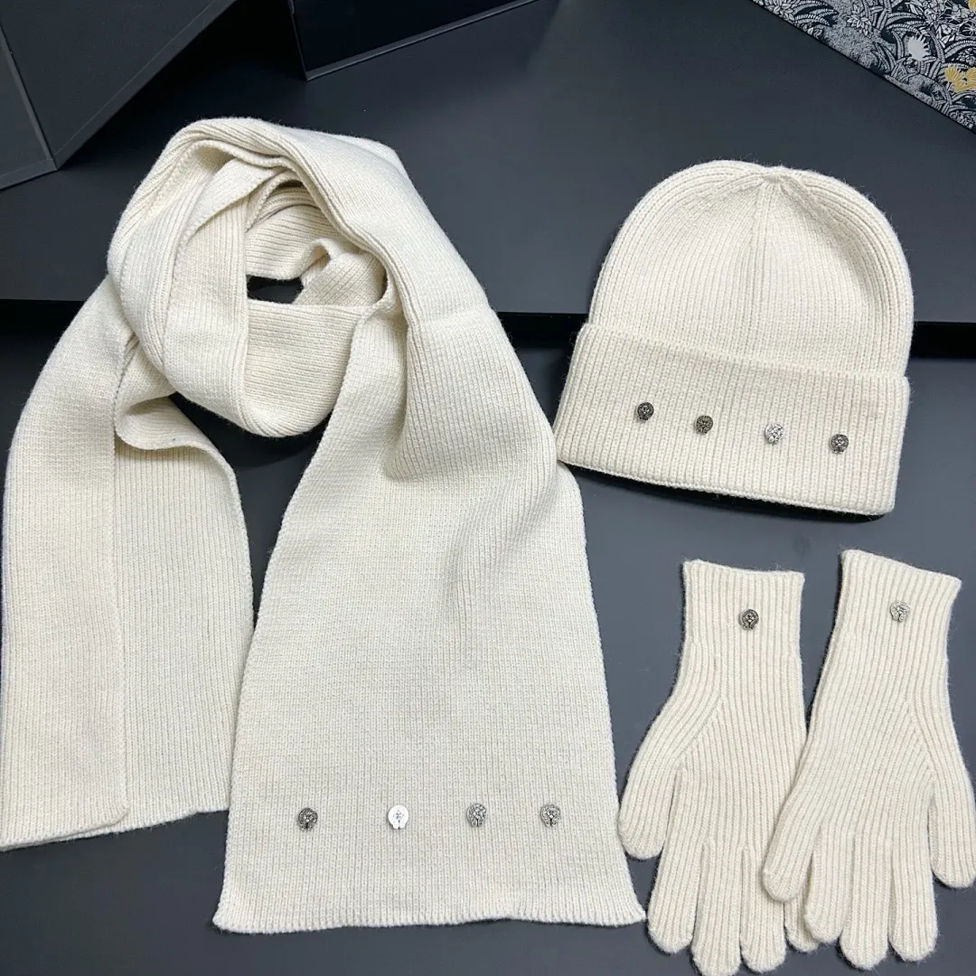 克罗❤️ 冷帽+围巾+手套 三件套