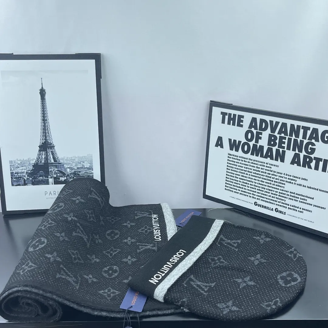 L家 【羊毛套装帽子-帽子➕围巾】经典套装帽子！成分：70%羊毛➕30%兔毛。