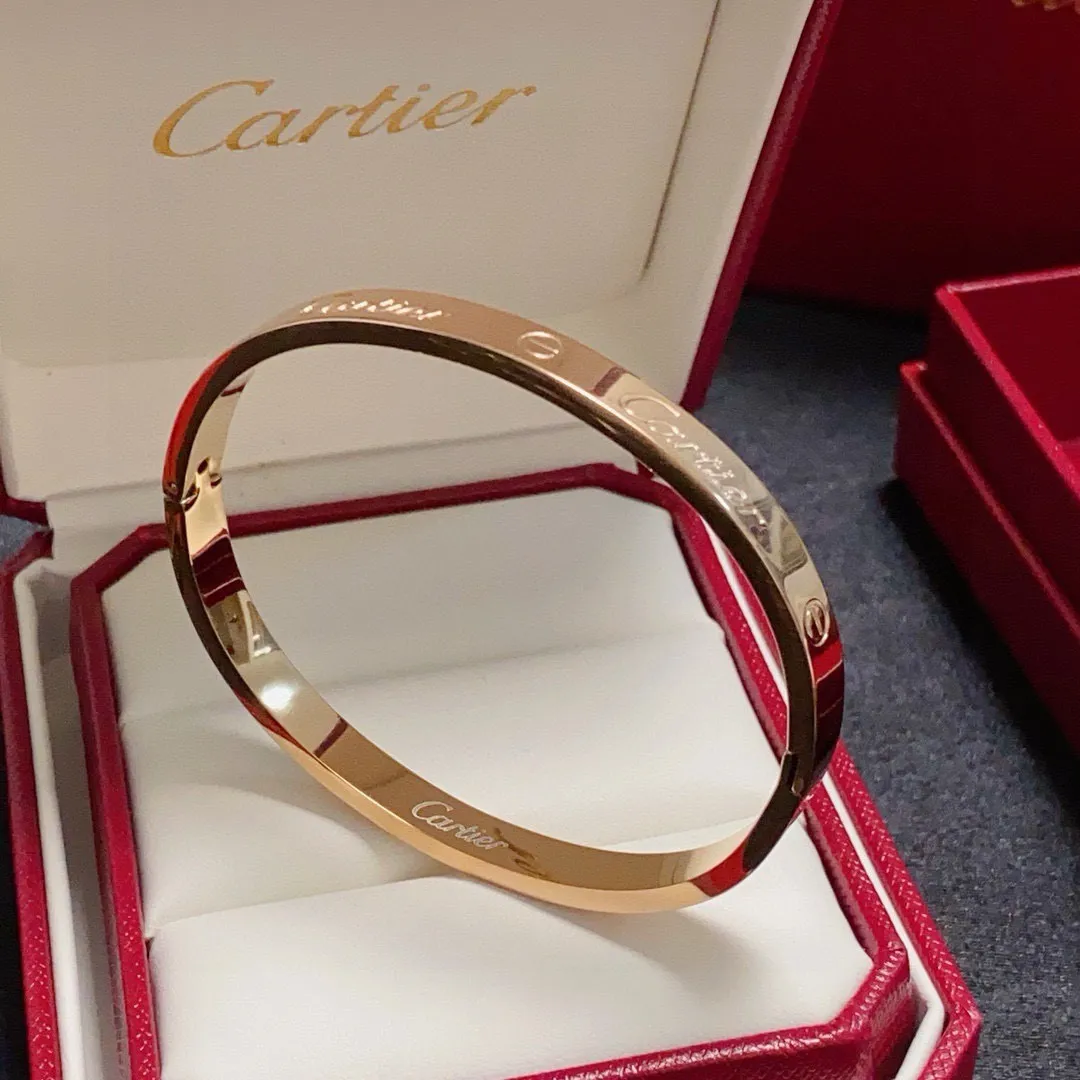¥50 👑Cartier 卡地亚官网最新发布 👉🏻火爆窄版细款中号手镯💥进口精工保色18k💯高端定制👈🏻🙈🙈🙈顶级工艺 专柜logo刻字清晰 360度无死角!😘全新的窄版设计 更显精致~如此美物 你必须拥有💋超级显白👍