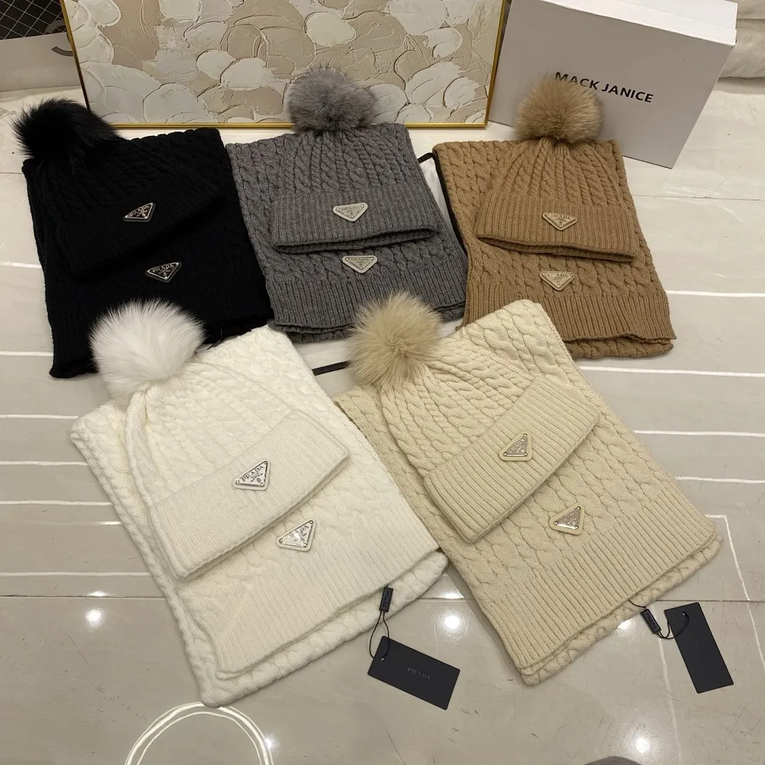 Prada普拉达 麻花羊绒针织帽(狐狸毛球)+围巾🧣