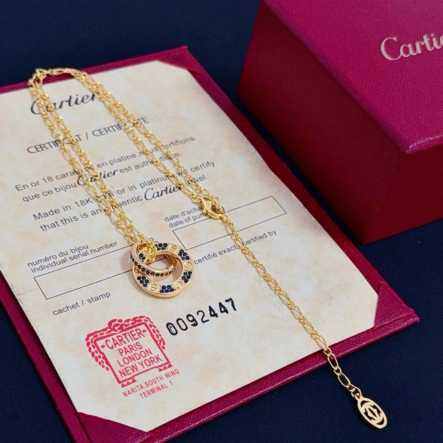 💰105 卡地亚镶钻项链 高端定制版本 镶嵌钻工艺 V金材质 经典而时尚风格 用凌厉线条重构爱情美学!打破常规,镶嵌钻设计反而成就高级感天花板——无需浮华堆砌,爱本应纯粹如初 卡地亚受众多明星网红的爱戴 豹子系列手镯 绝对是永恒经典 而且男女不限 年龄不限 !戴上它你就是焦点!