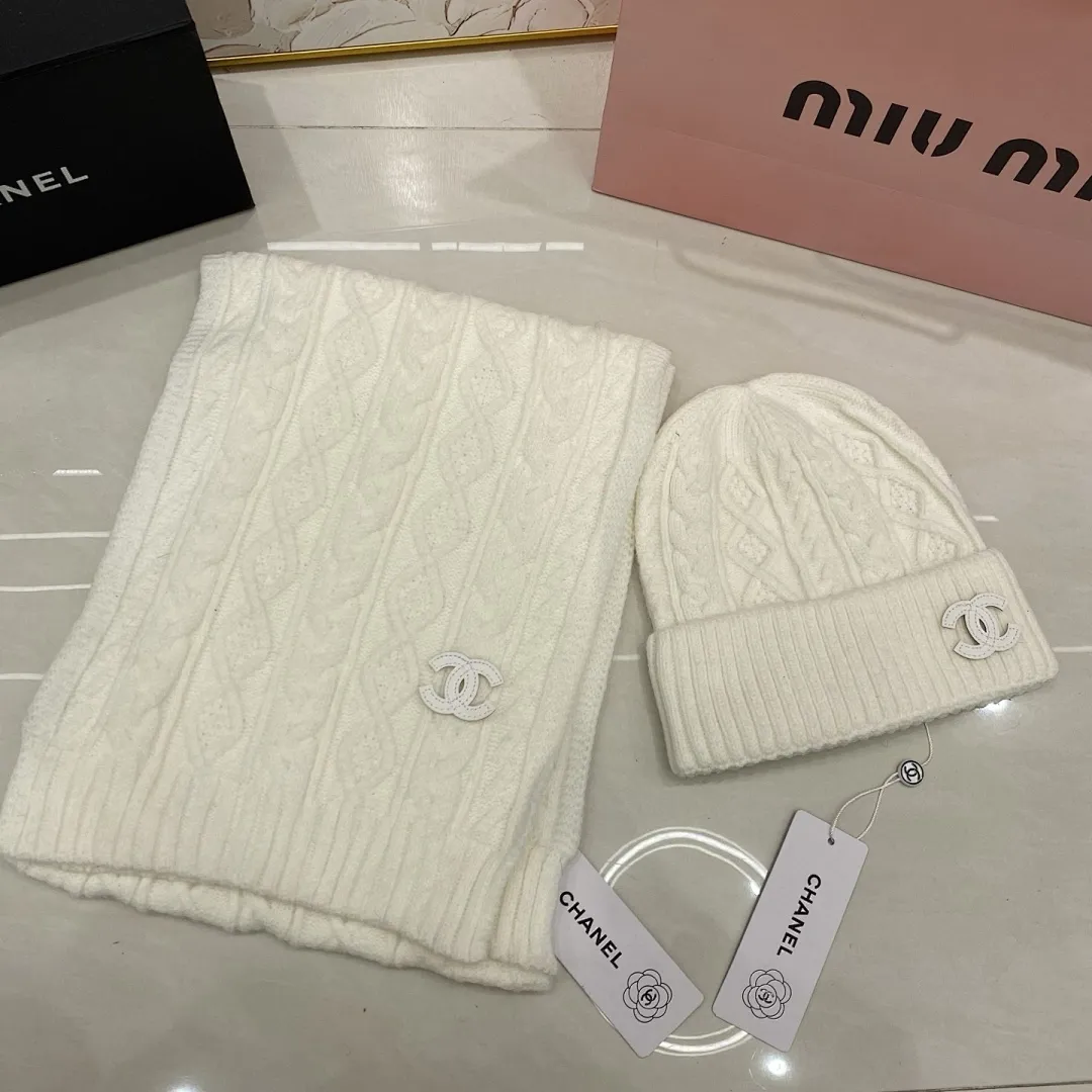 Chanel 羊绒套装:围巾🧣/羊绒针织帽