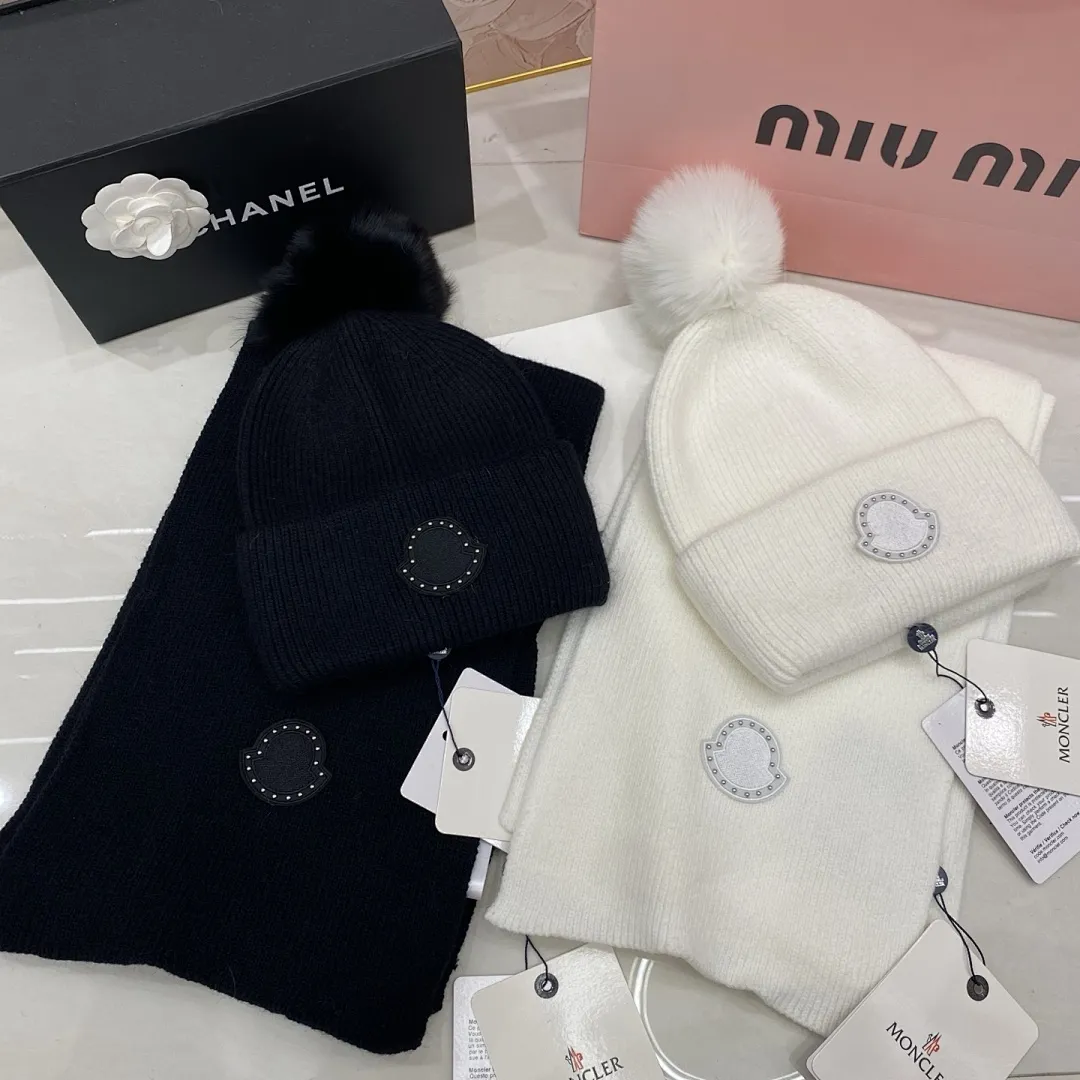 Moncler 套装:羊绒围巾🧣/兔毛针织帽+狐狸毛球