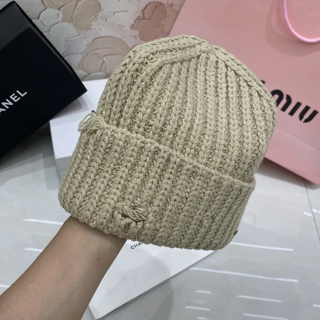 破洞针织帽 简单又不失个性感