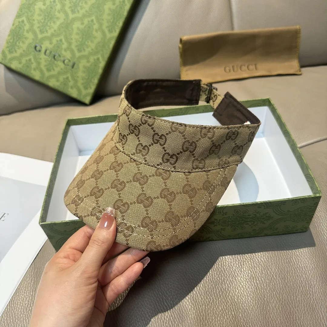 原单版本出货! Gucci(古奇)最新原单宽版织带空顶帽。专柜1:1开模订制,最高版本,原版帆布料,轻盈透气!实物拍摄,四季百搭男女适用,基础头围56,贴片可调节。