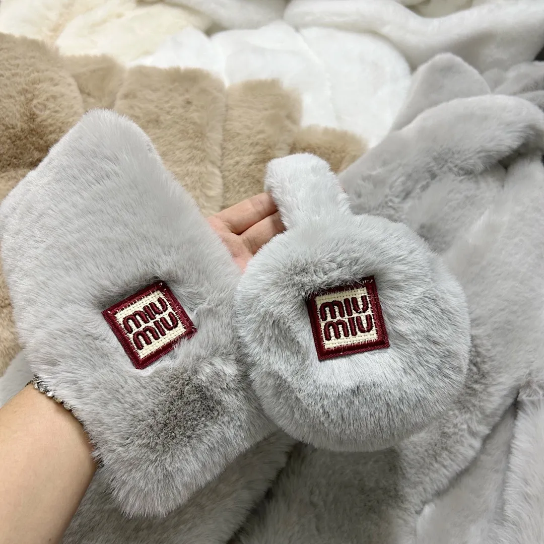 缪缪miumiu 耳罩+围脖套装🔥✈️